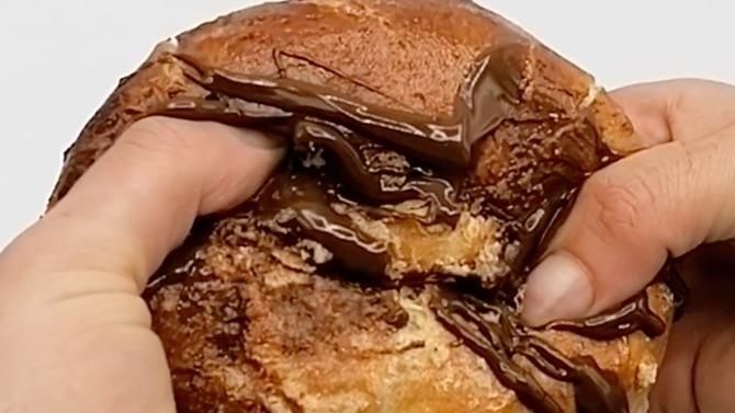 La única pastelería de Sevilla donde hay dulces valencianos de Pascua: "Pasteles buenísimos y siempre con ideas nuevas"
