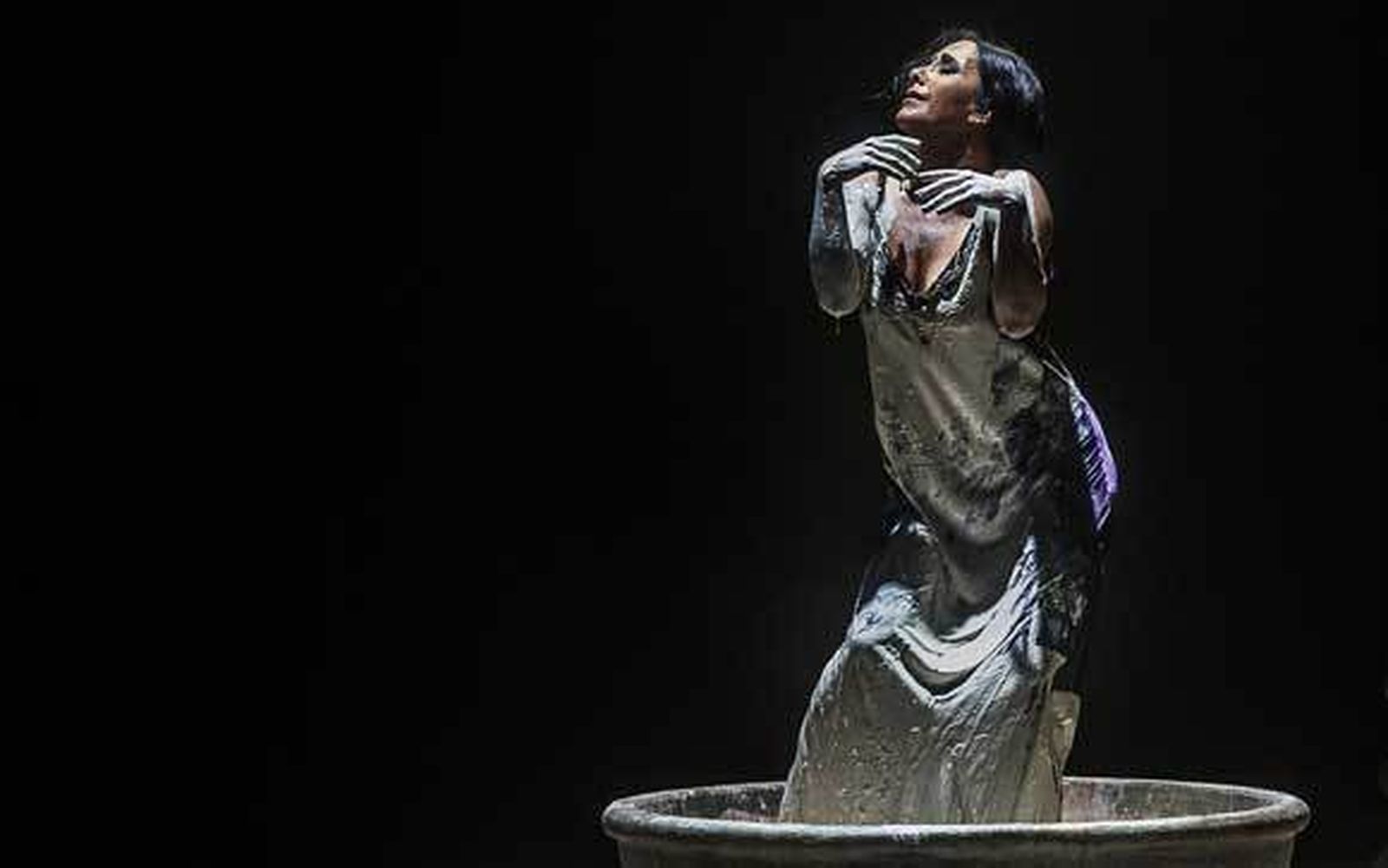 El FIT llega a su fin mirando al pasado de Eva Yerbabuena