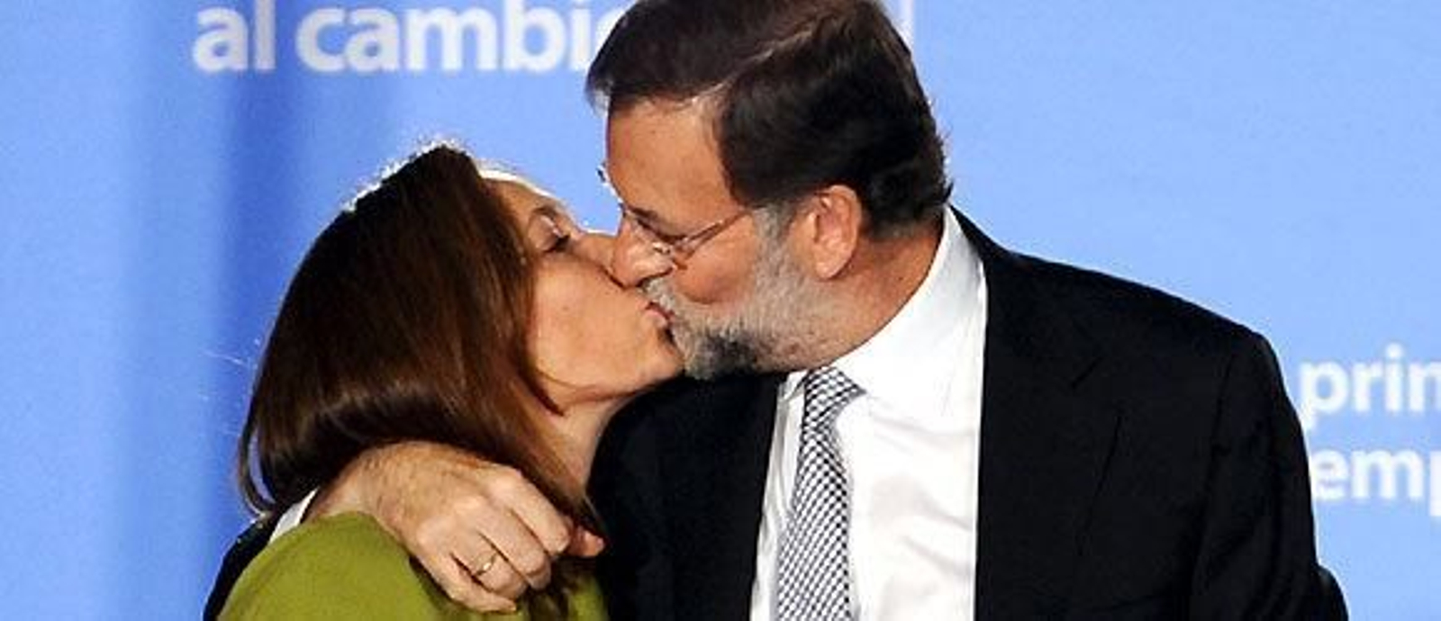 Rajoy triunfa y a Rubalcaba se le van 4,2 millones de votos