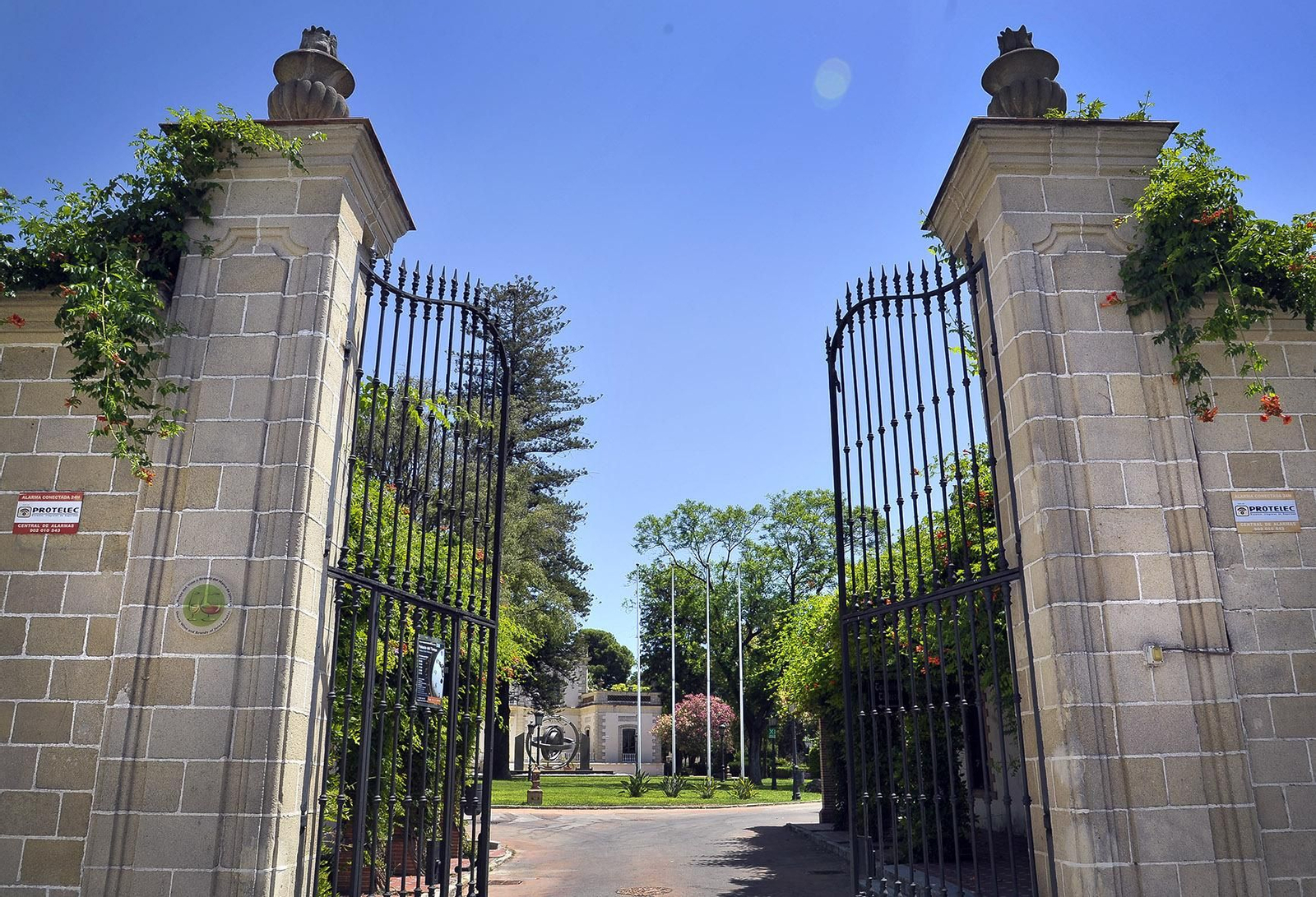 Una imagen de uno de los accesos a los Museos de la Atalaya. Una imagen de uno de los accesos a los Museos de la Atalaya.