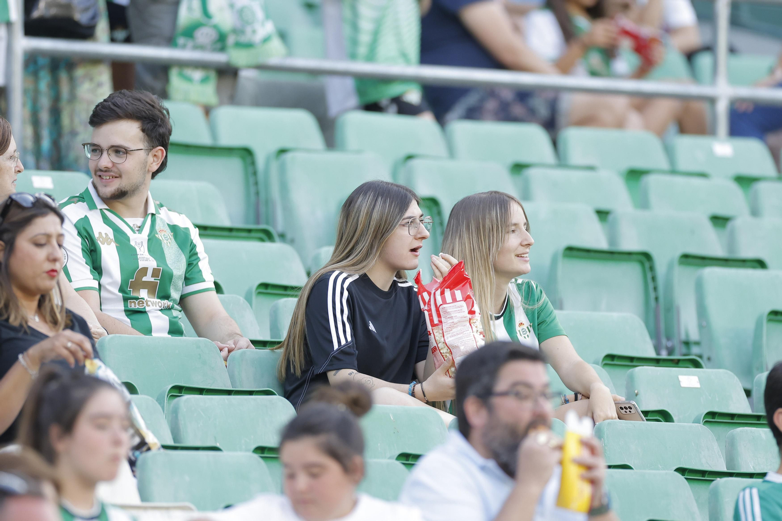 Búscate en las fotos del Betis-Rayo