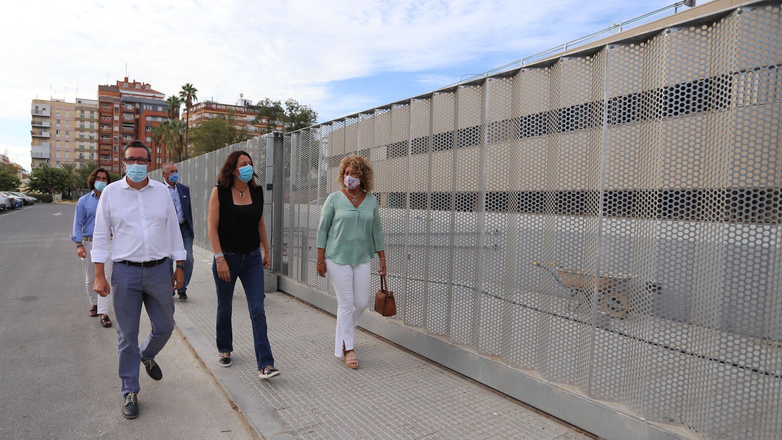 Los dirigentes del PP a su llegada al centro de salud de Isla Chica.