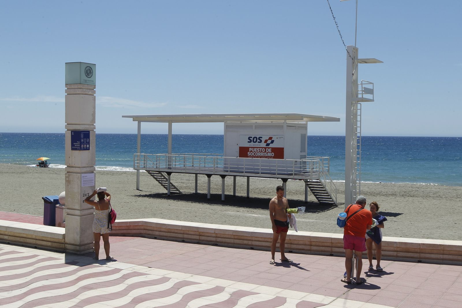 Fotogalería primer día de playa tras el confinamiento en Almería