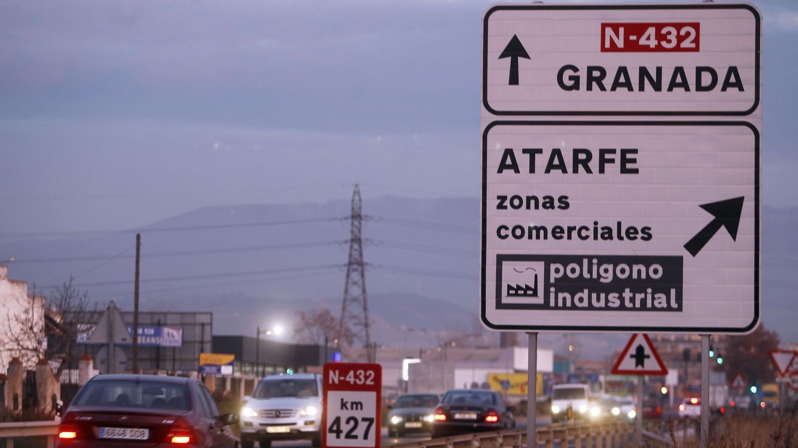 Imagen de archivo de retenciones en la N-432 en Granada