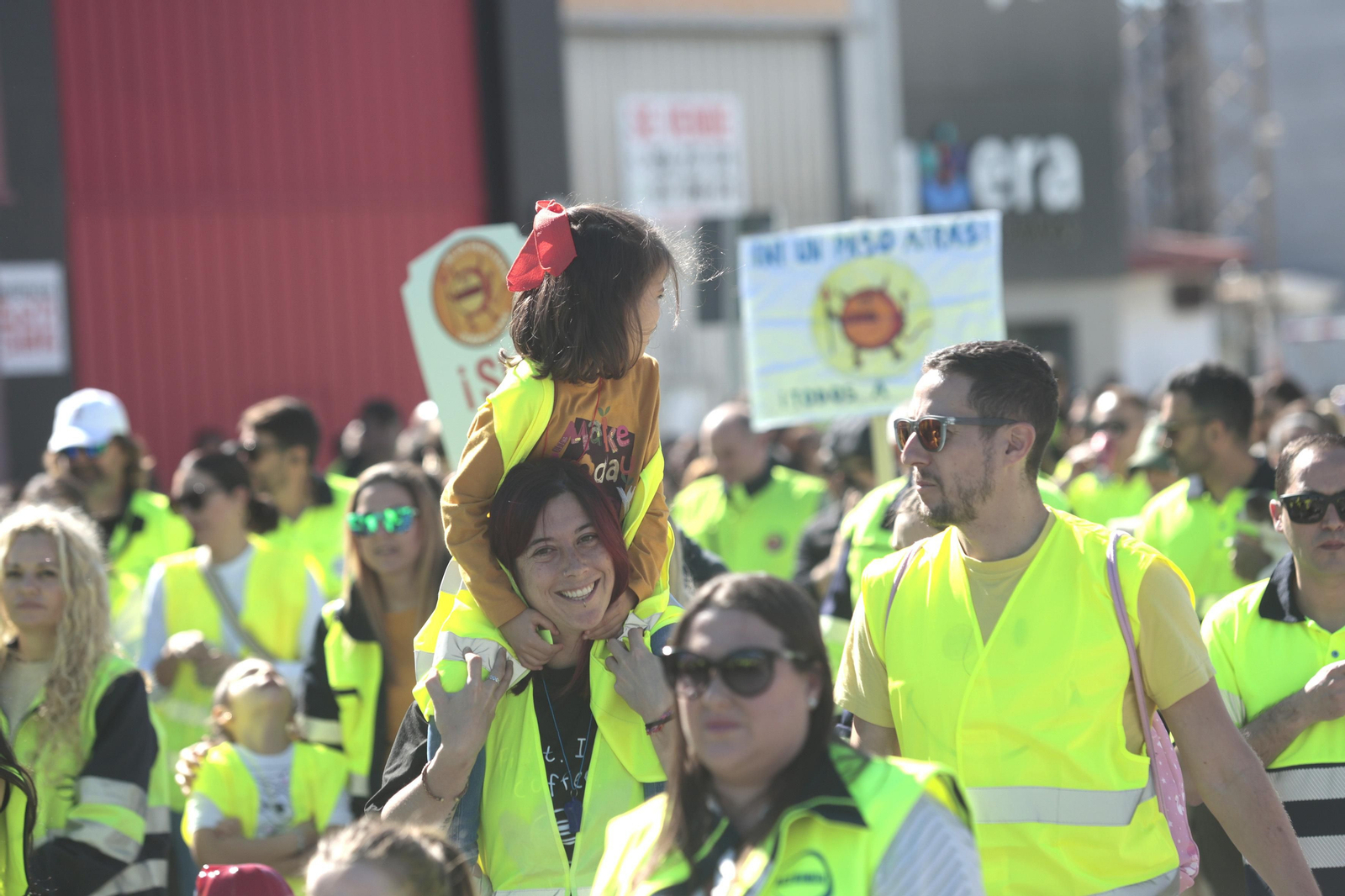 Las fotos de la manifestación de familiares y trabajadores de Acerinox