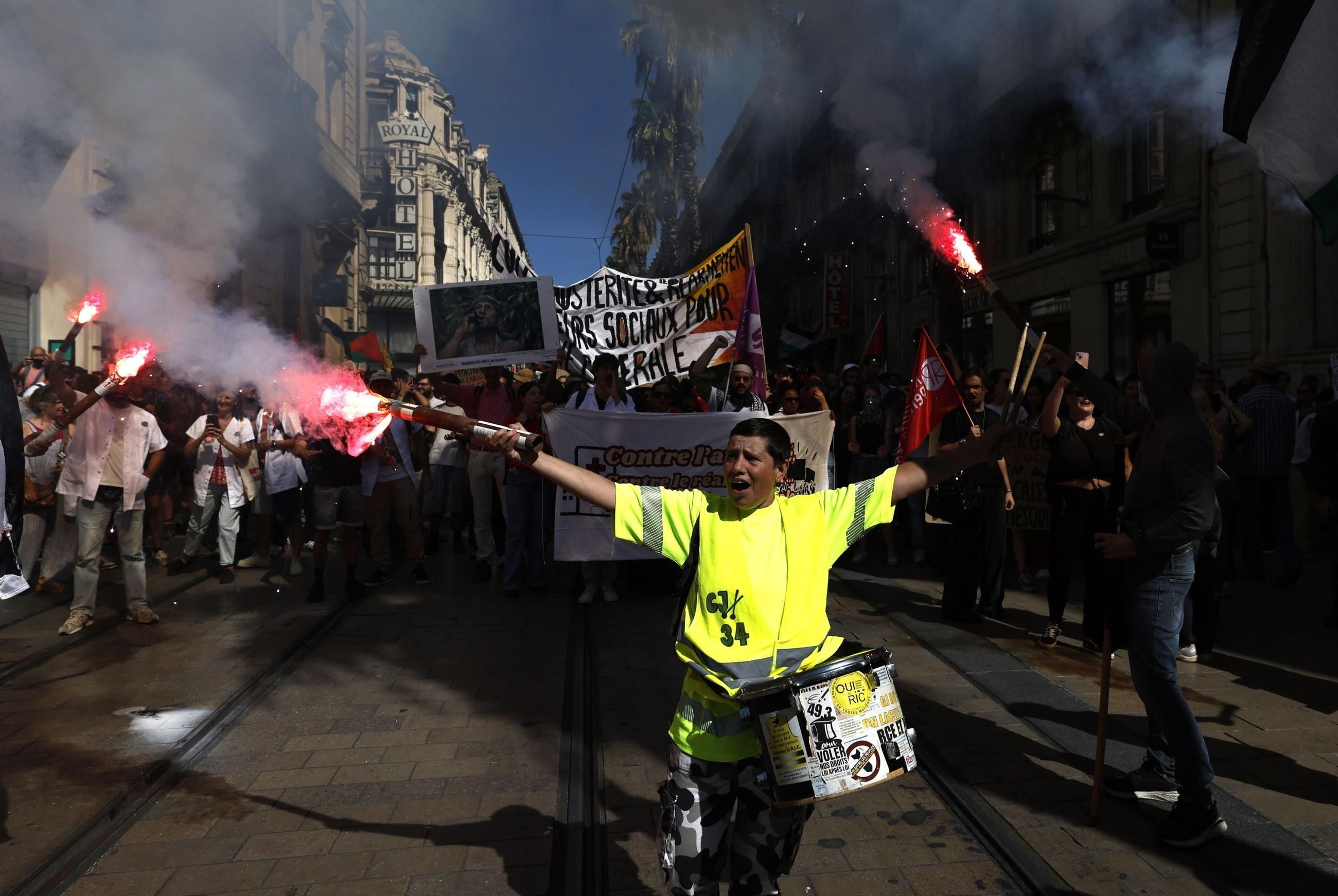 Cerca de 200 detenidos en Francia en las protestas contra los ajustes presupuestarios en el país