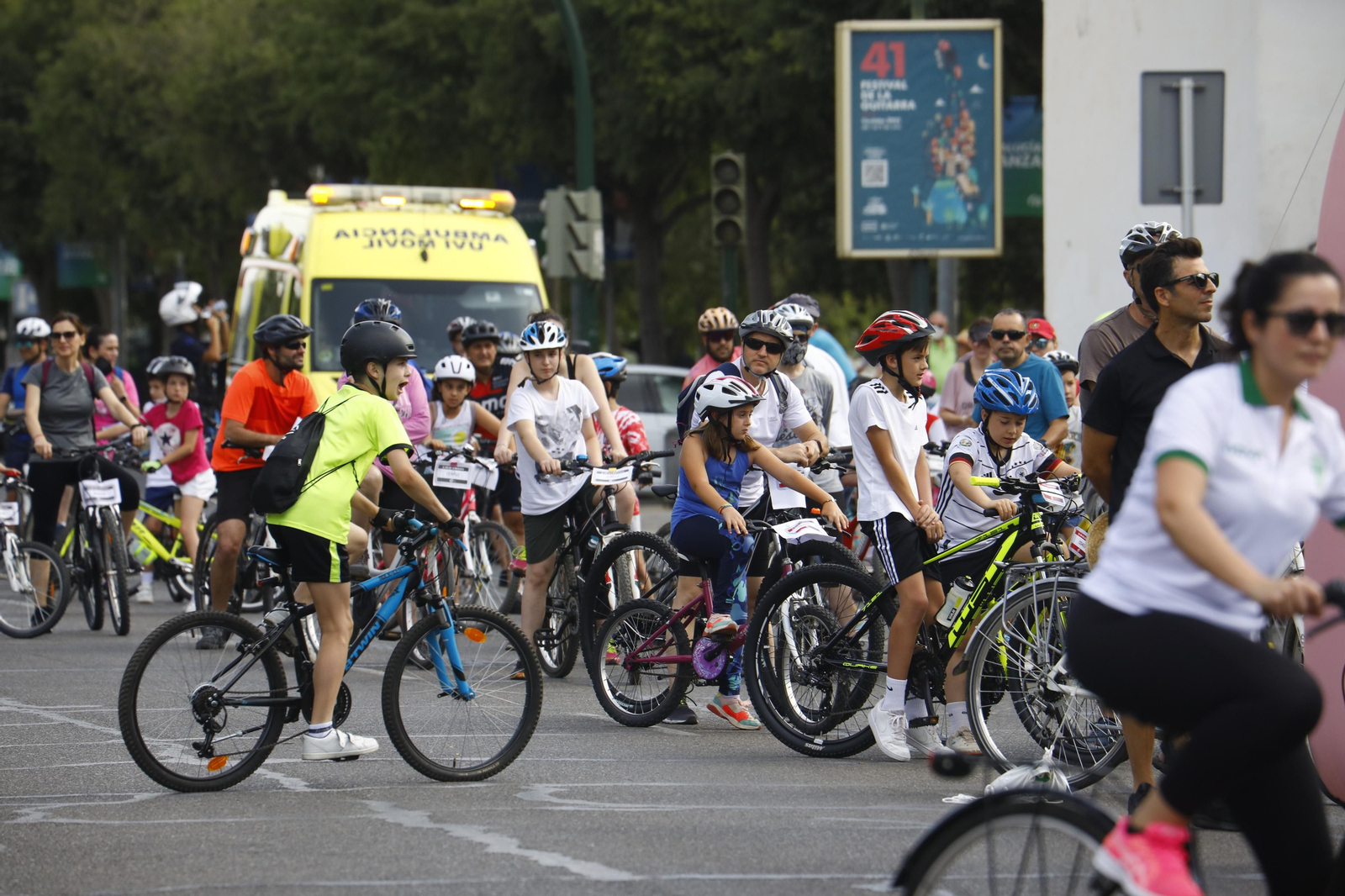 Marcha ciclista del Día de la Bicicleta en Córdoba, en imágenes