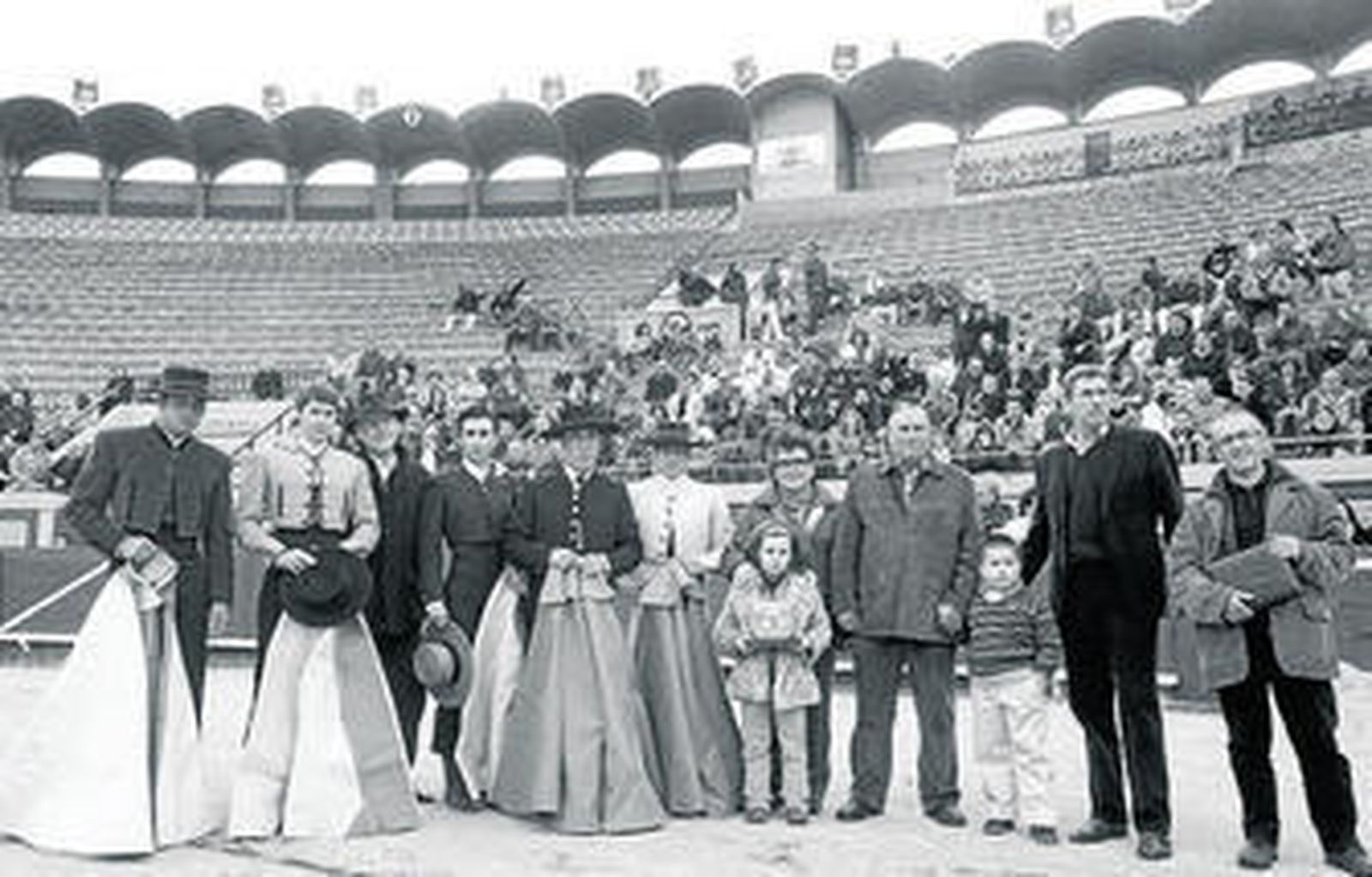 Una imagen del los toreros que hicieron el año pasado el paseíllo en este festival junto a Tomás Herrera.