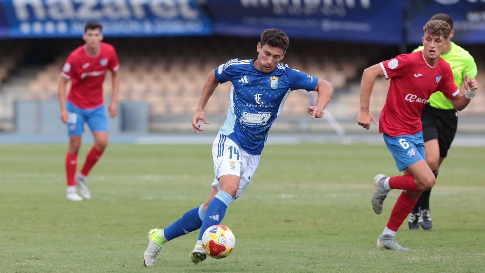 Jaime López repitió en el once y no lo tuvo fácil con los rivales.