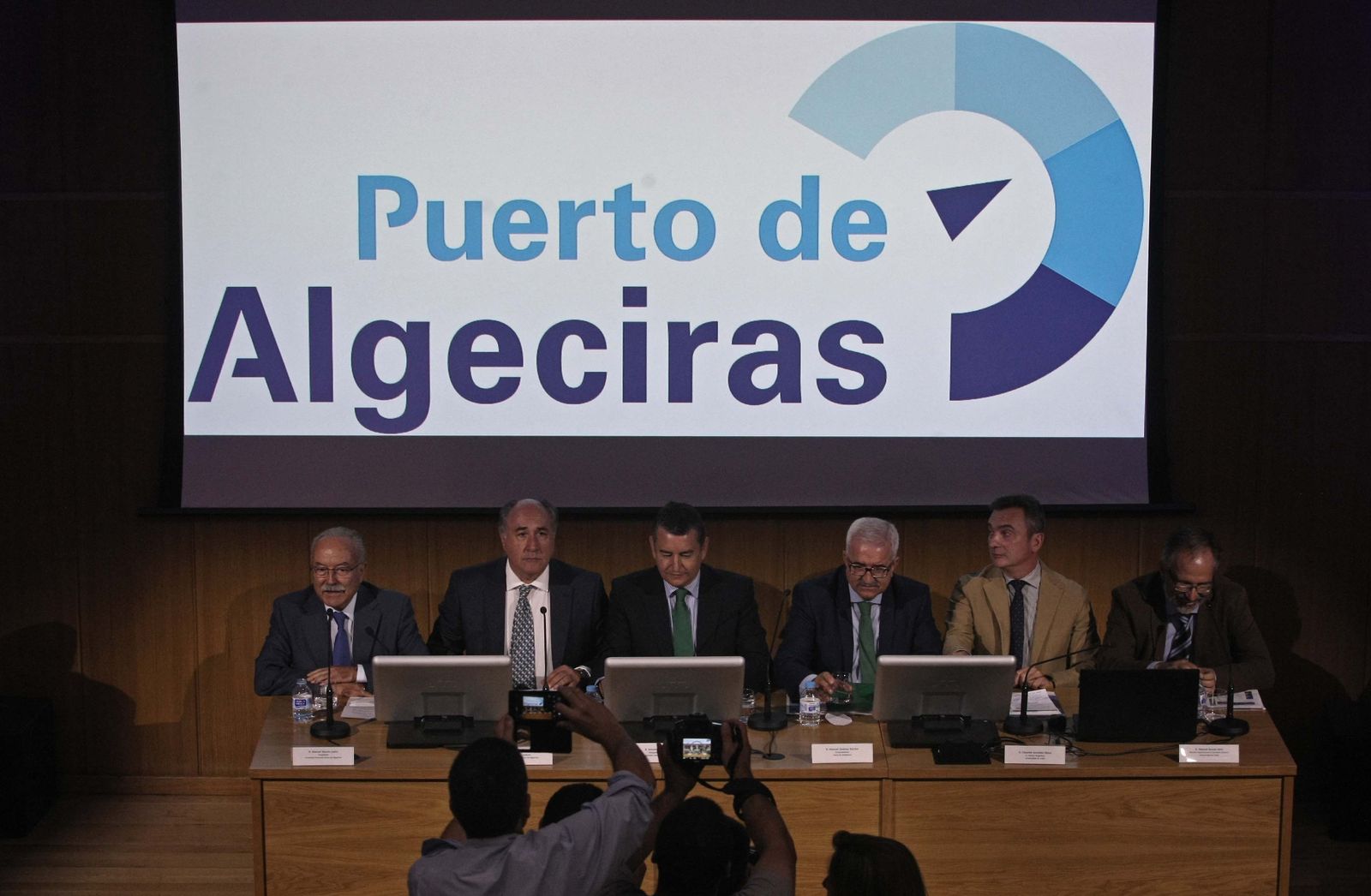 Presentación del informe elaborado por la Universidad de Cádiz sobre el impacto económico del Puerto de Algeciras.