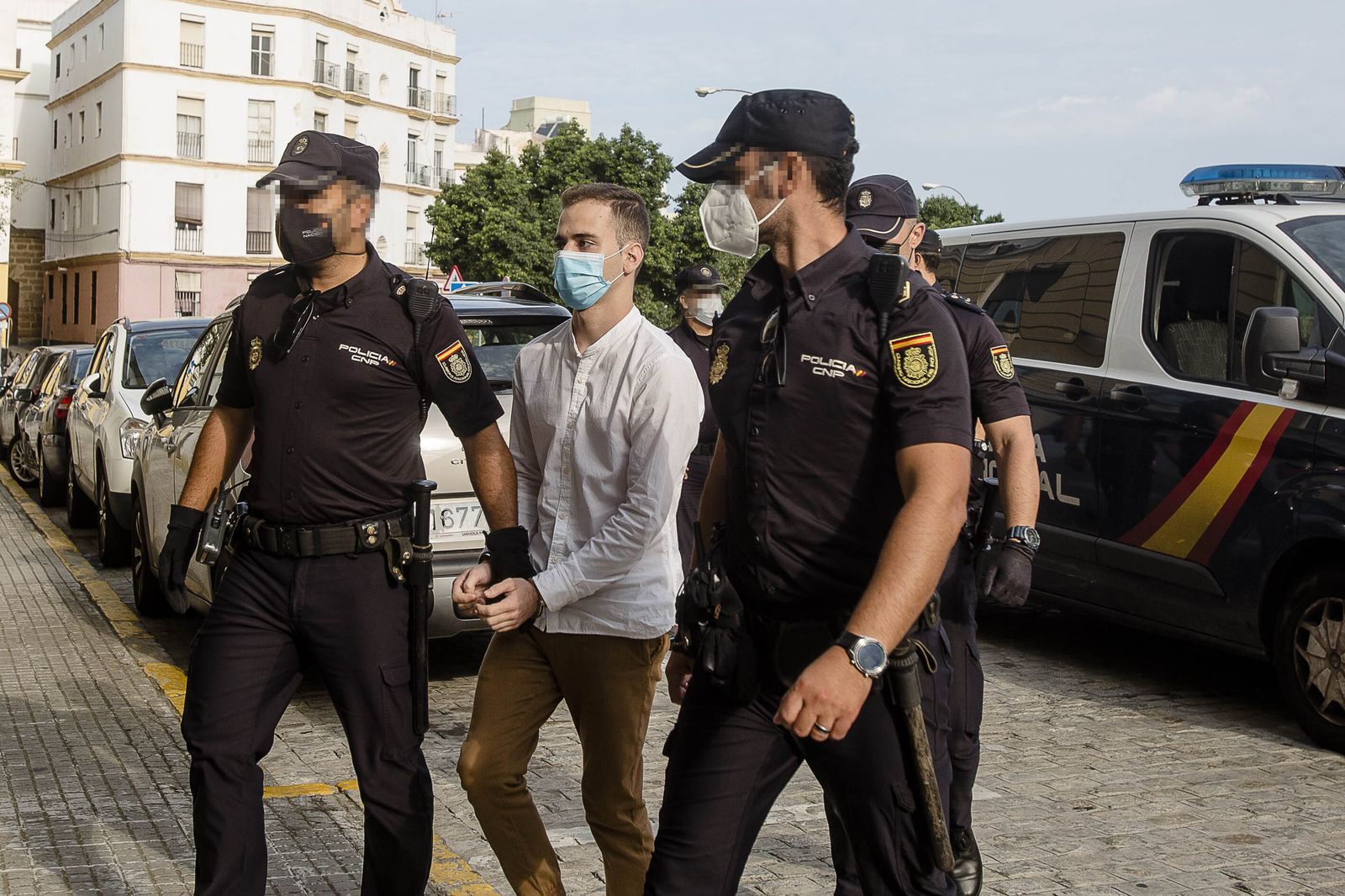 El parricida de Sanlúcar a su entrada a la Audiencia de Cádiz el pasado lunes.