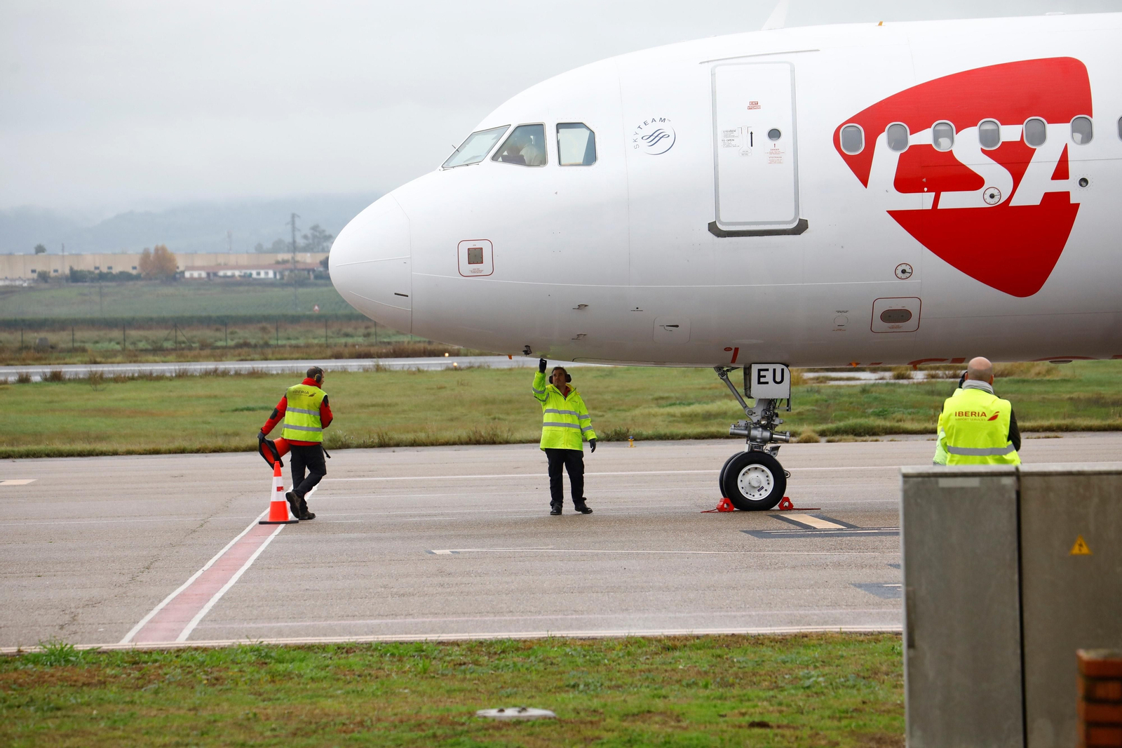 El despegue del el primer vuelo chárter a Europa en el aeropuerto de Córdoba, en imágenes