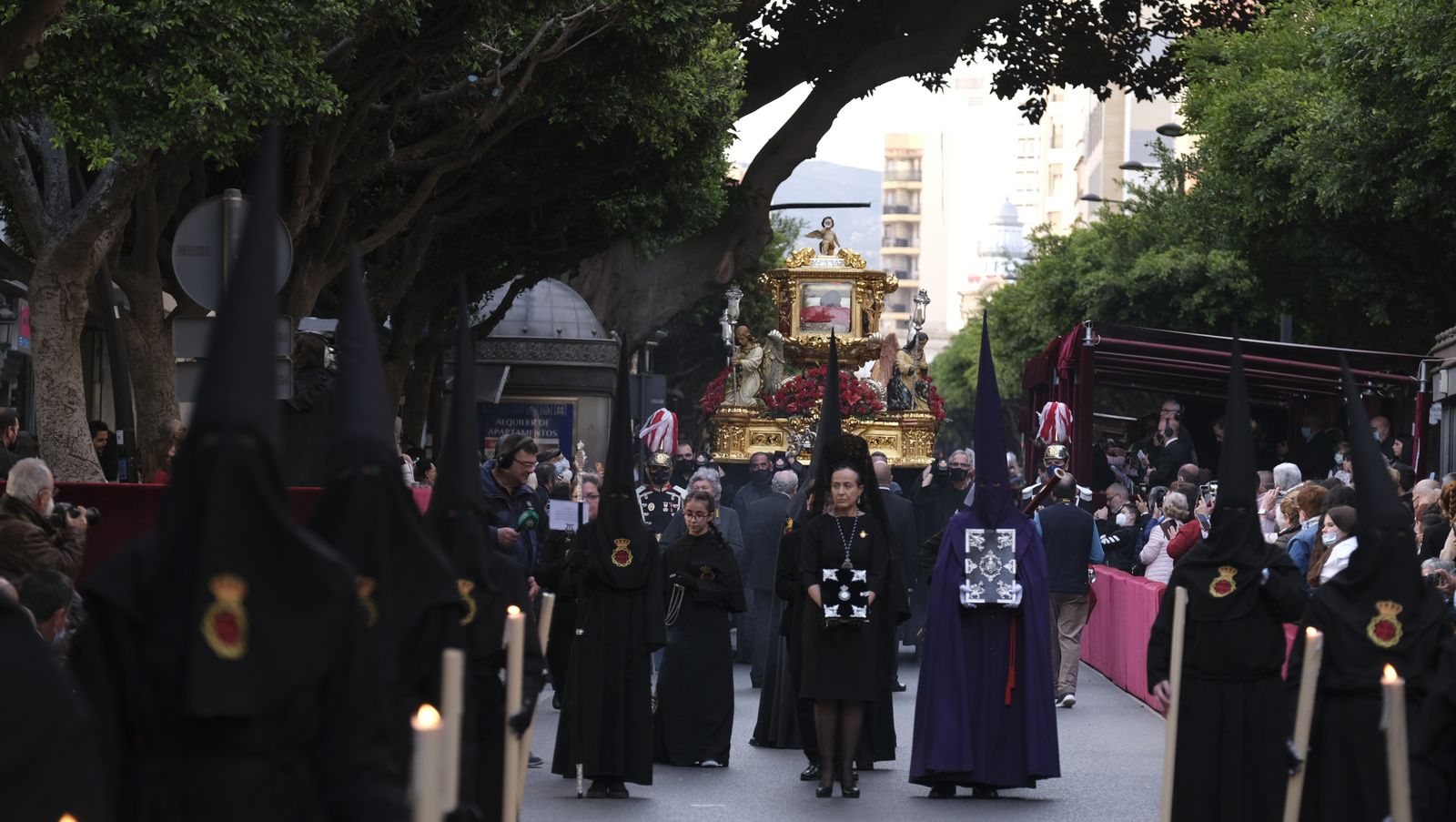 Procesión del Santo Entierro en Almería, en imágenes.
