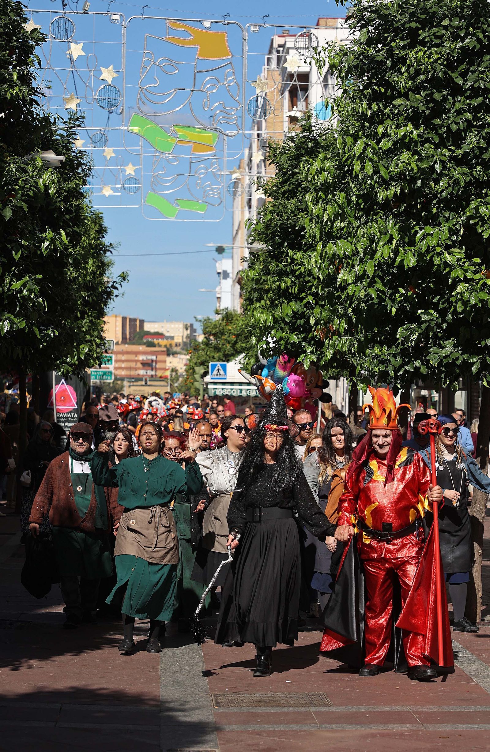 La cabalgata de agrupaciones del Carnaval de Algeciras, en imágenes