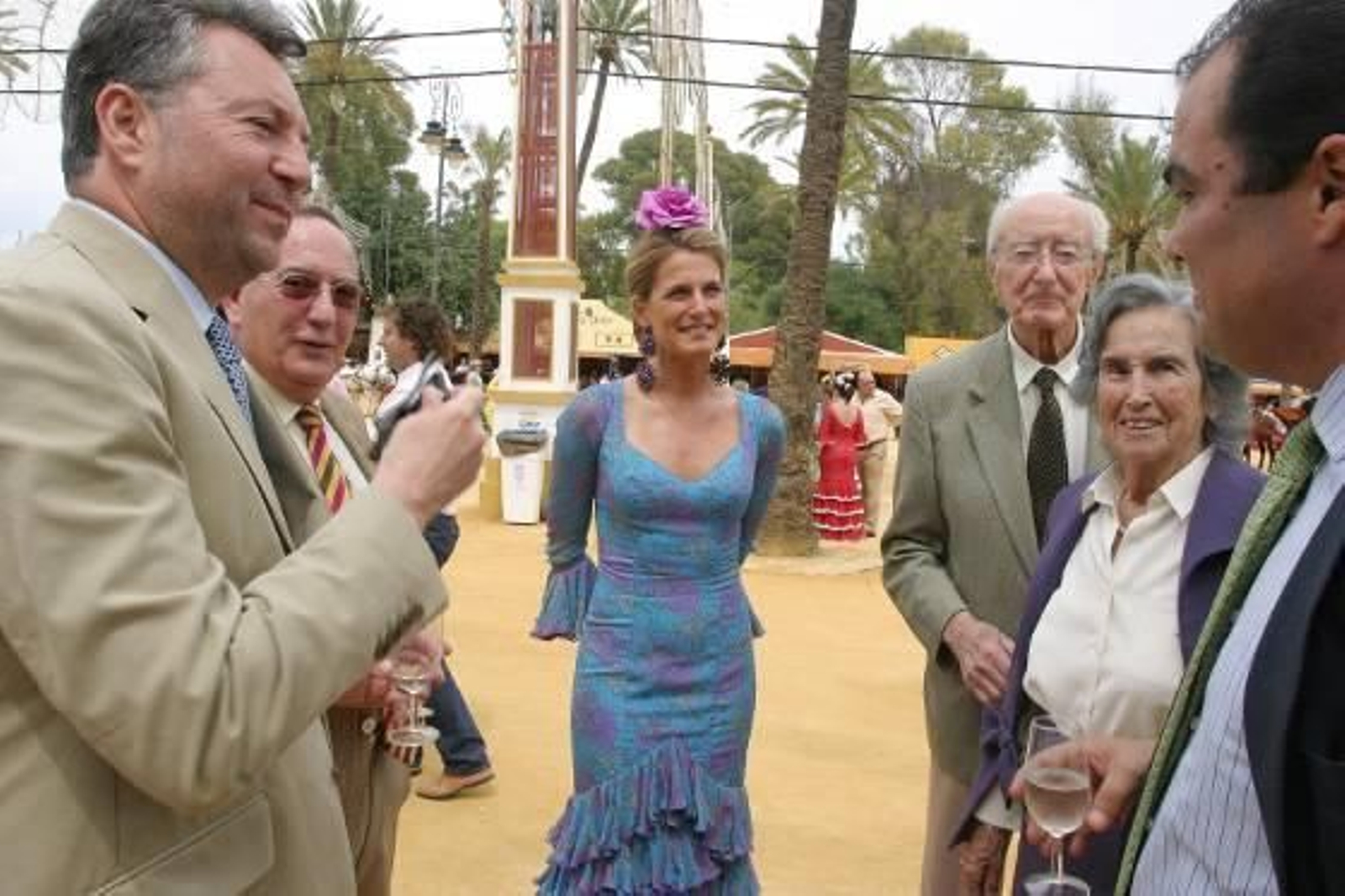 José Joly Martínez de Salazar, junto a Luis García Ruiz, consejero de este periódico, Cristina Luque, Mauricio González Gordon y su esposa, Milagros López de Carrizosa, junto al director de Diario de Jerez, David Fernández.

Foto: Vanesa Lobo
