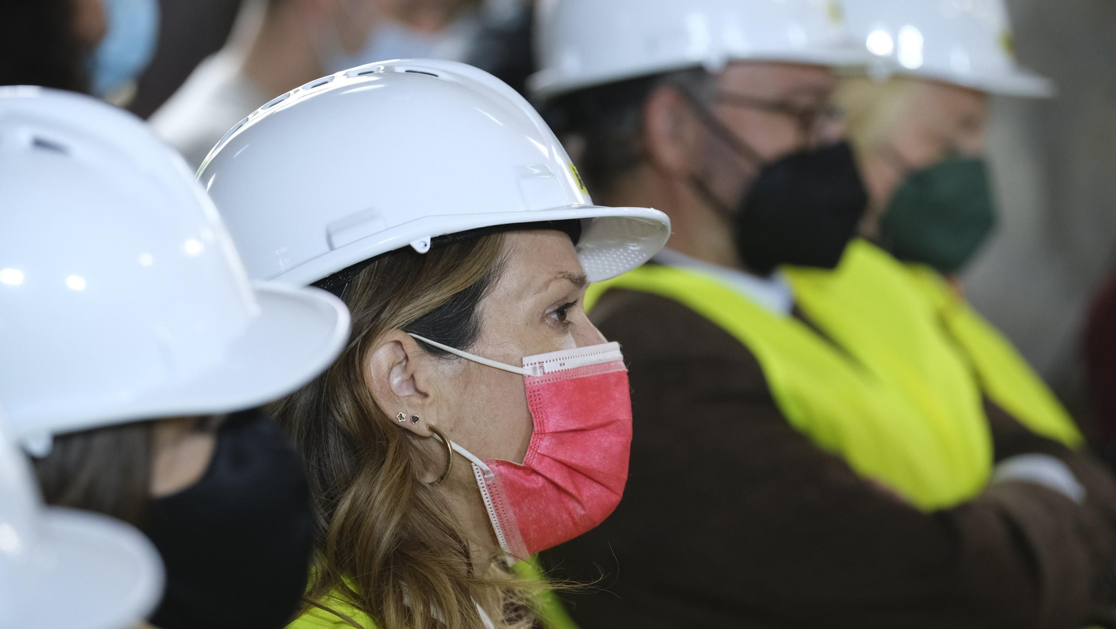 Fotogalería de la visita de Juanma Moreno a las obras del Ayuntamiento de Almería.