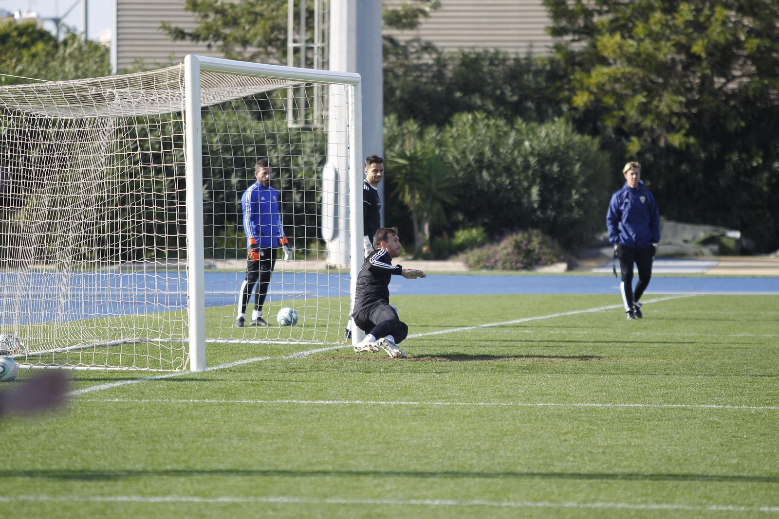 Fotogalería del entrenamiento de la UDA, 6-XII