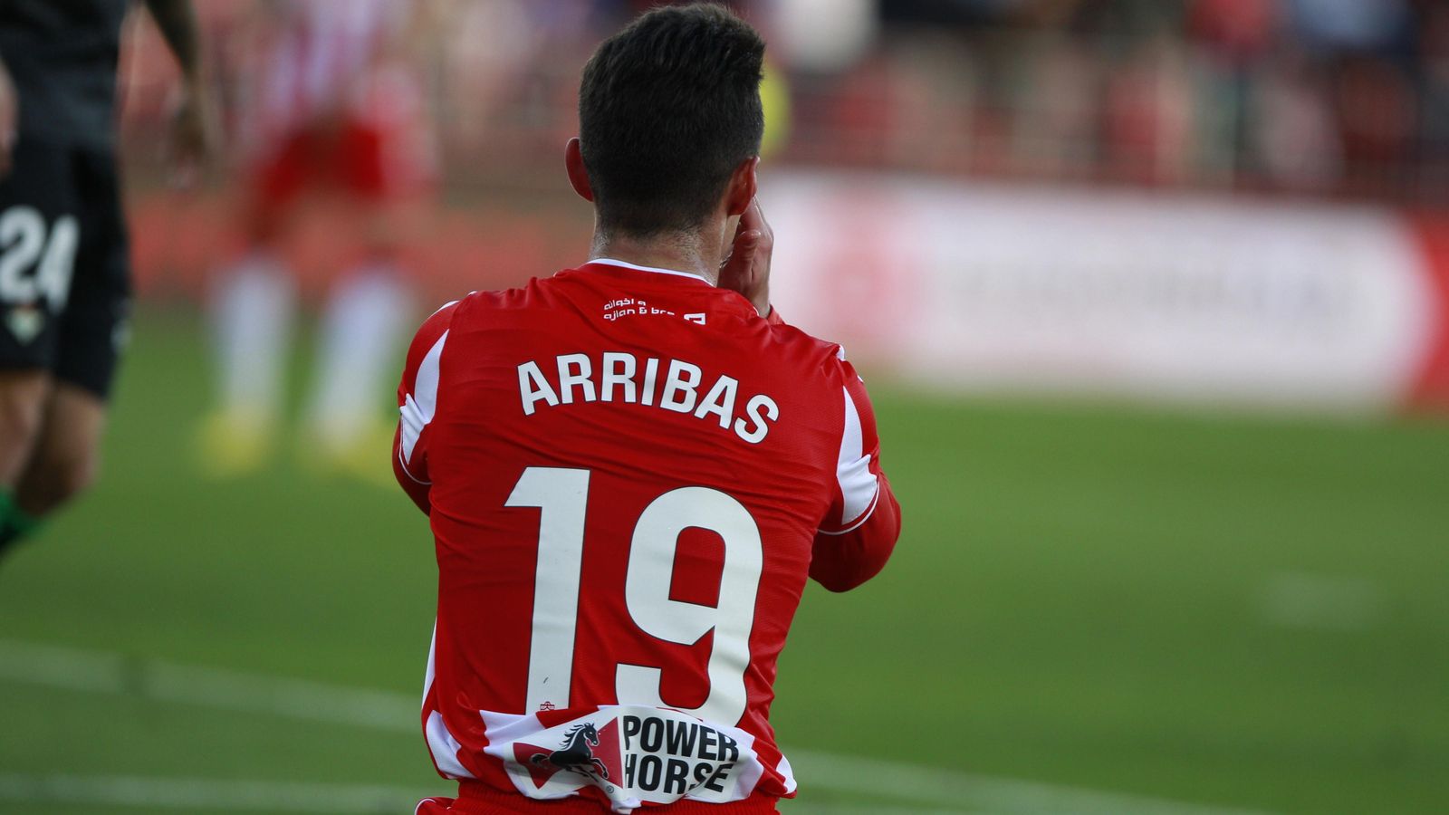 Sergio Arribas se echa las manos a la cara después de perdonar una ocasión la pasada jornada.