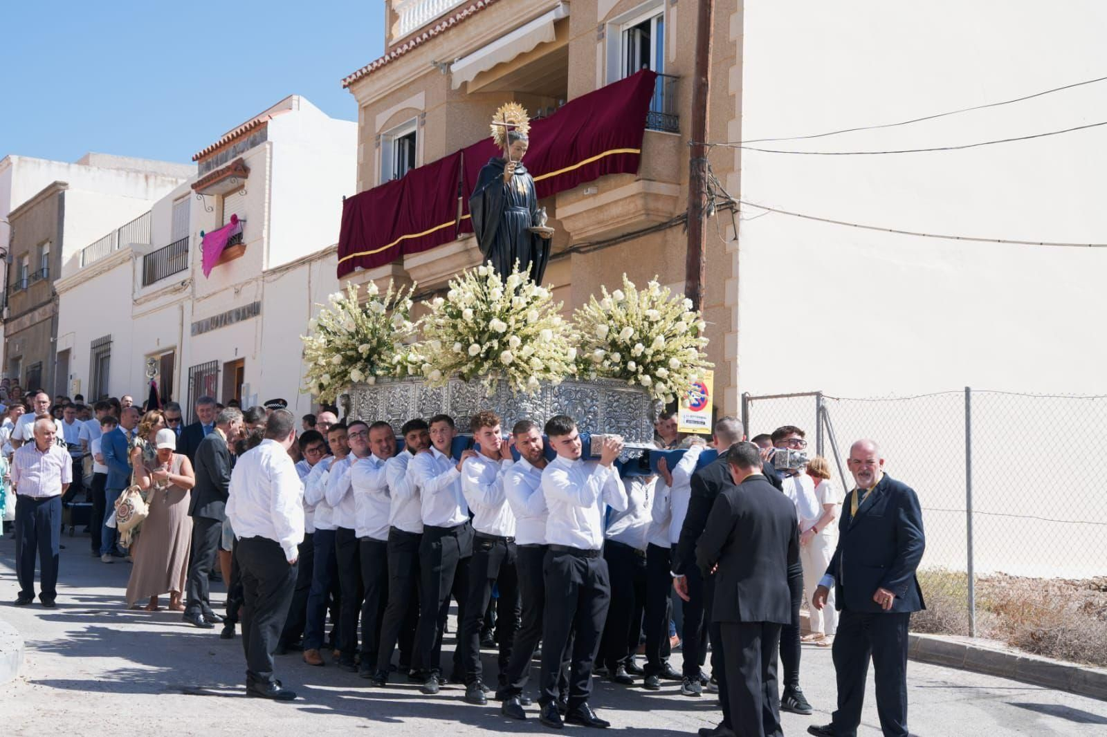 Momento de la procesión de San Nicolás de Tolentino.