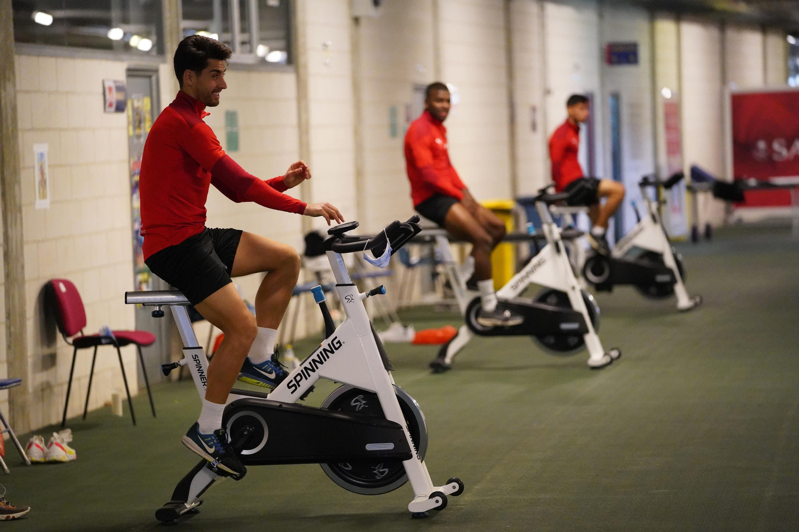 De la Hoz, calentando sobre una bici estática