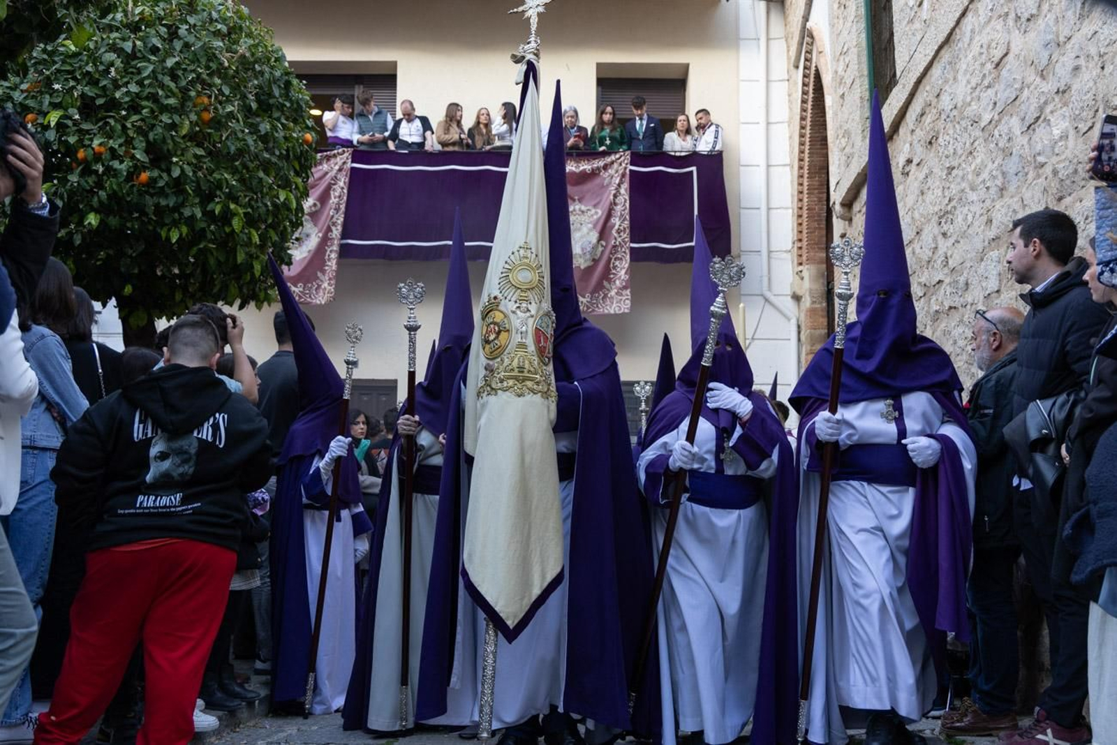 Las cofradías de la Vera Cruz, Expiración y Gran Poder lucen sus cortejos en la calle