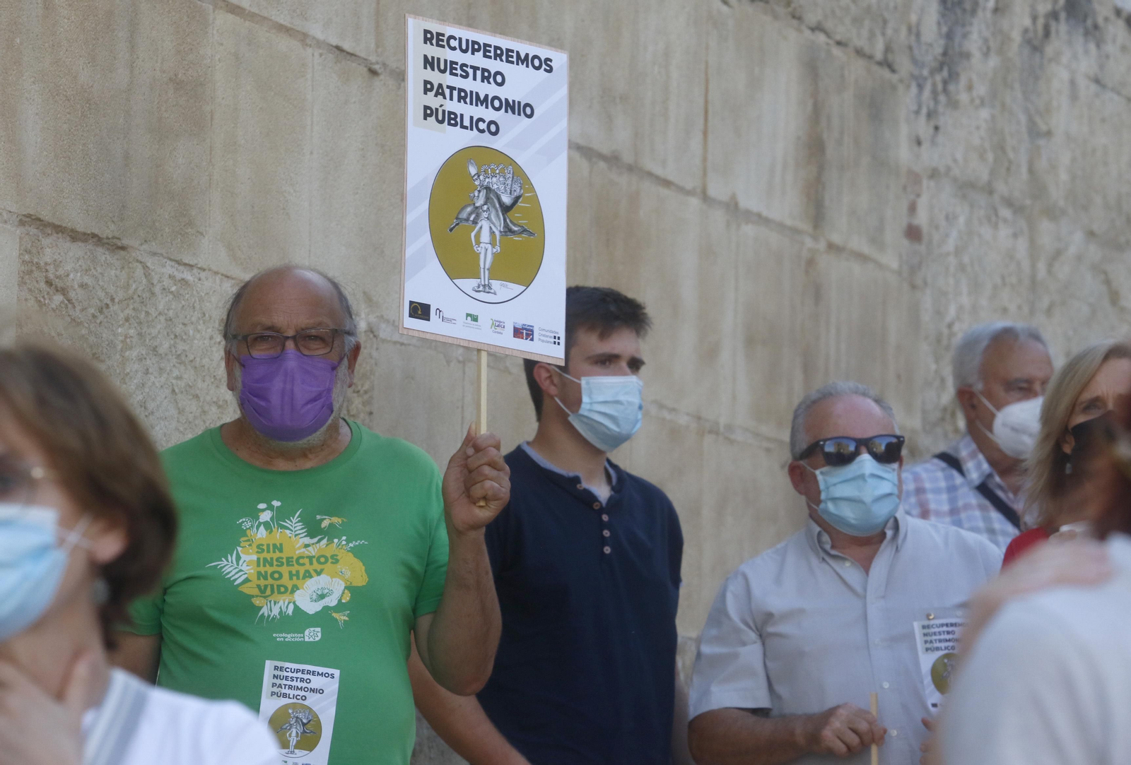 La protesta contra las inmatriculaciones de la Iglesia en Córdoba, en fotografías