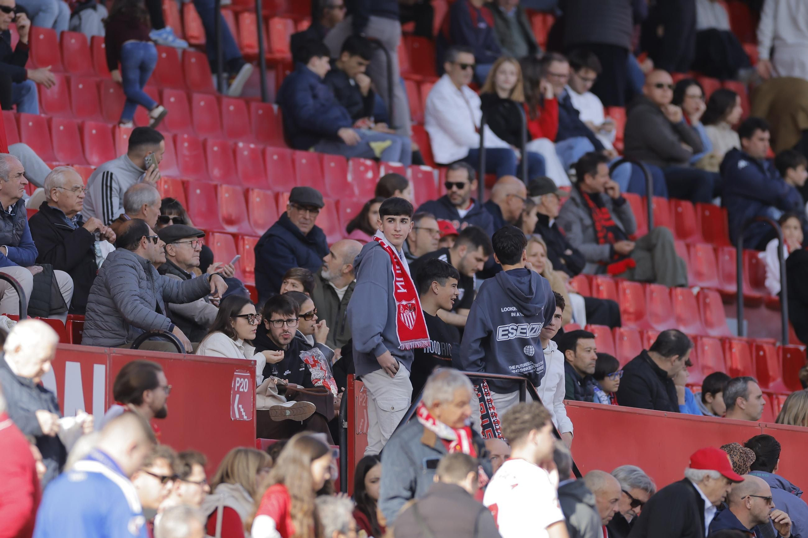 Búscate en las fotos del Sevilla - Oviedo