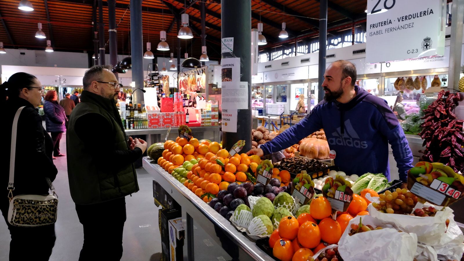 El Mercado Central, un escaparate de sabores con productos de primera calidad en cada uno de los puestos.