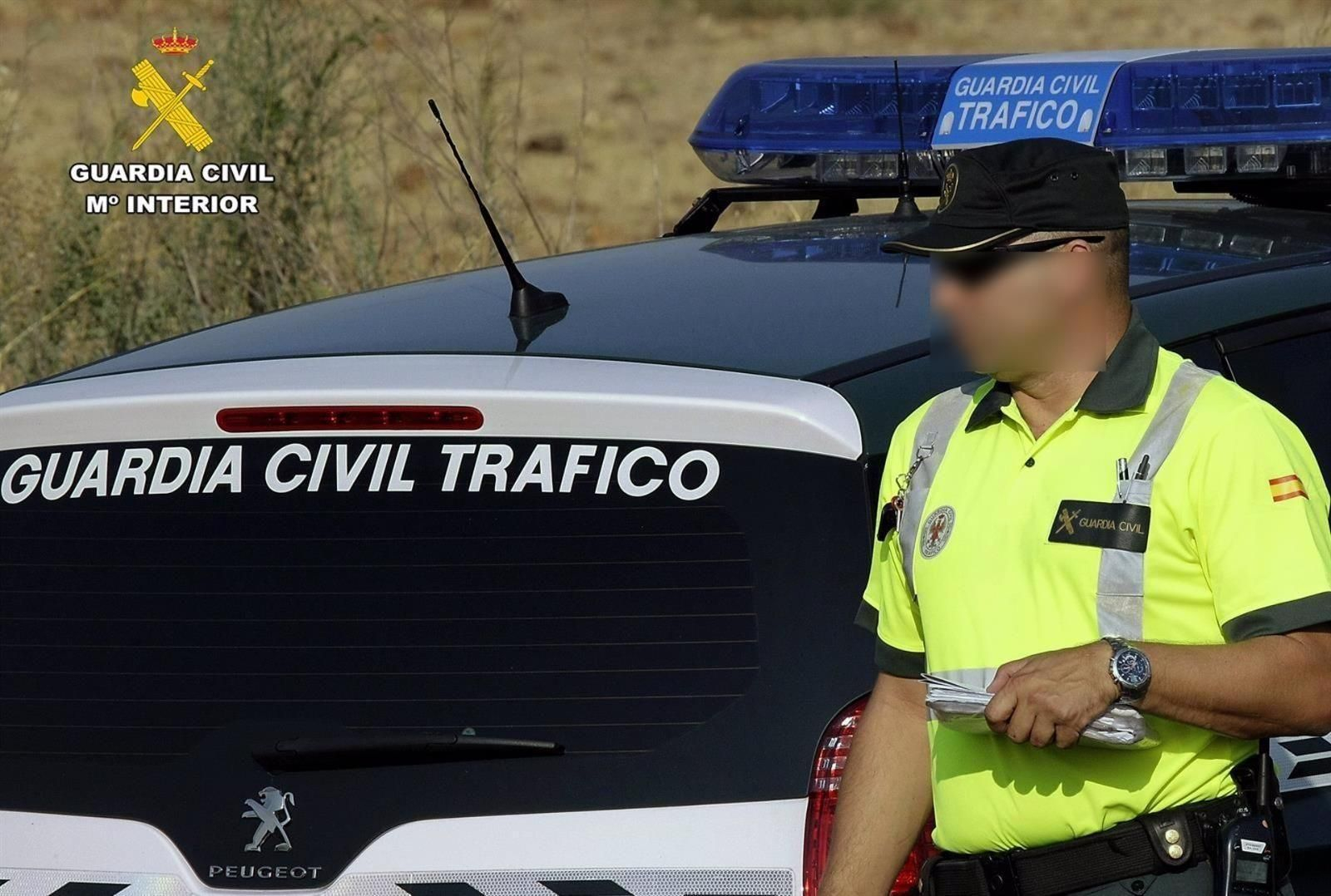 Un agente de la Guardia Civil