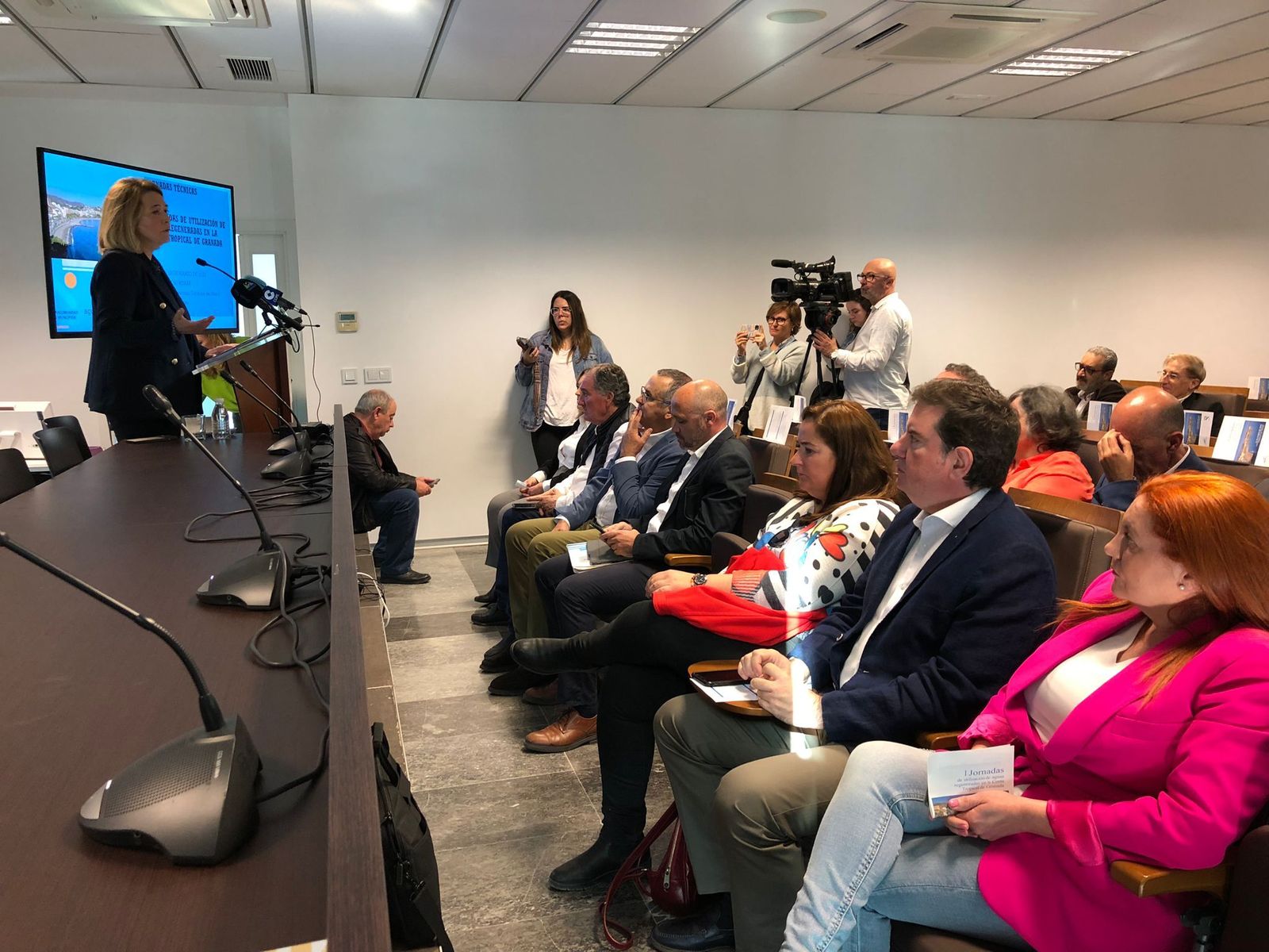 La Costa celebra una jornada para poner en valor la utilización de aguas regeneradas en agricultura o turismo