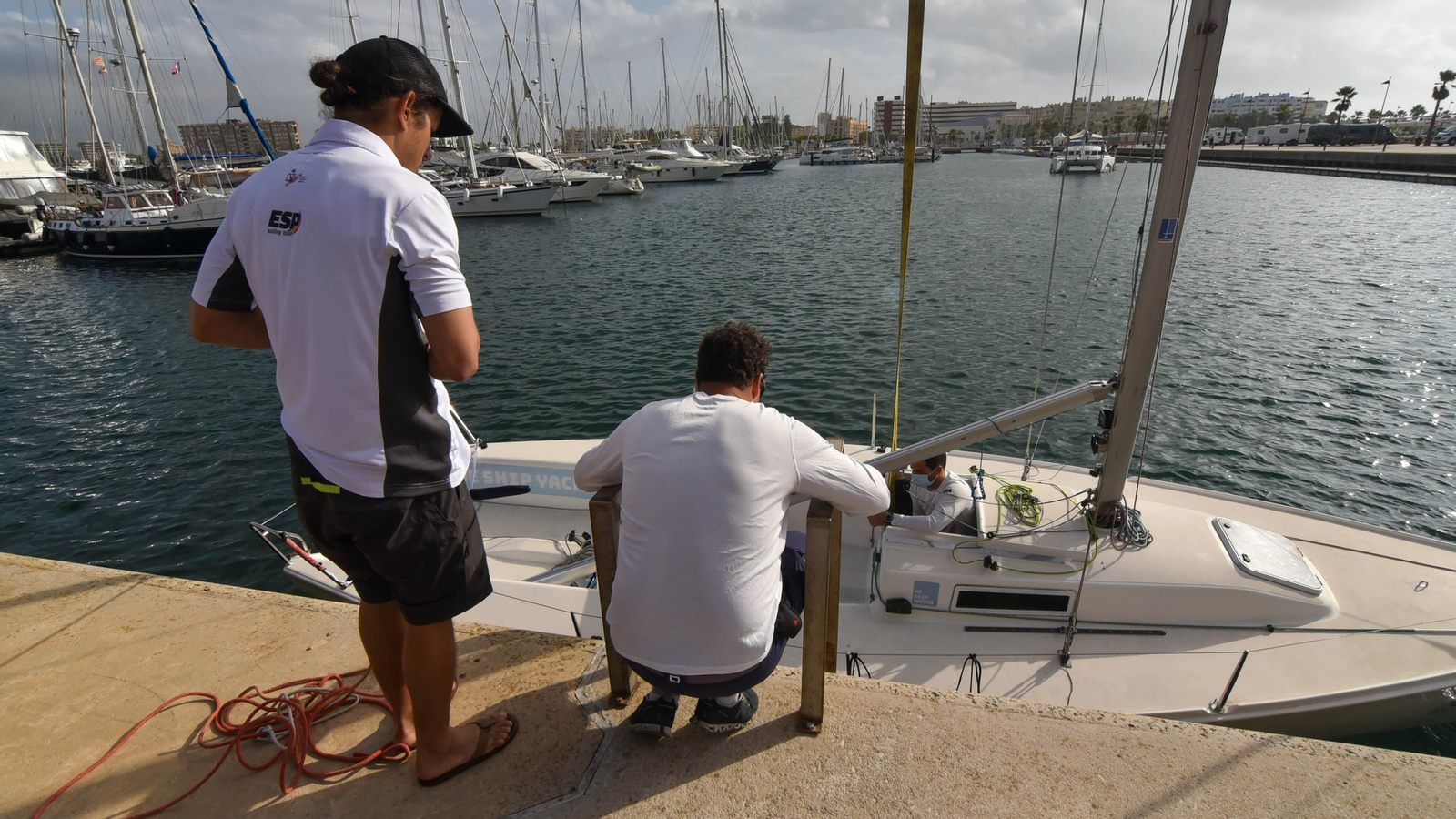 Fotos de los preparativos de la regata de vela J80 del Campeonato de España