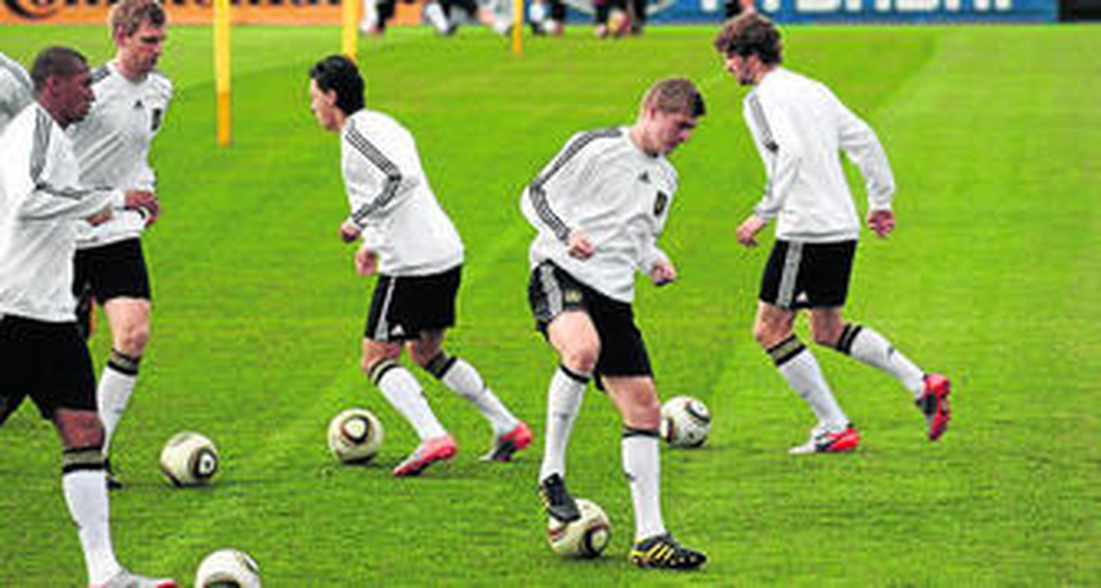 Boateng, Mertesacker, Özil, Kroos y Friedrich, en el último entrenamiento.