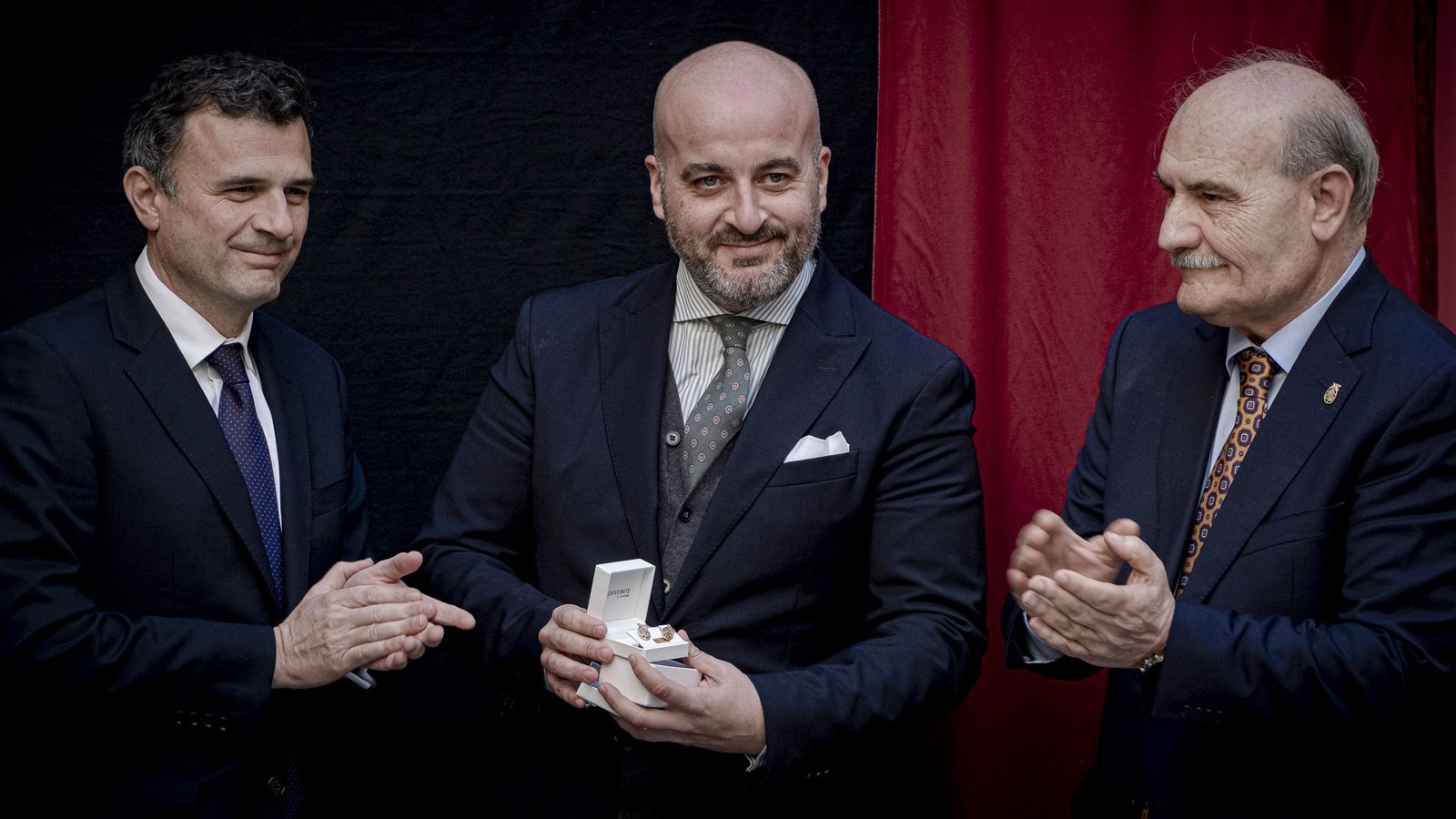 Las imágenes de la presentación del cartel y pregonero de la Semana Santa de Cádiz 2025