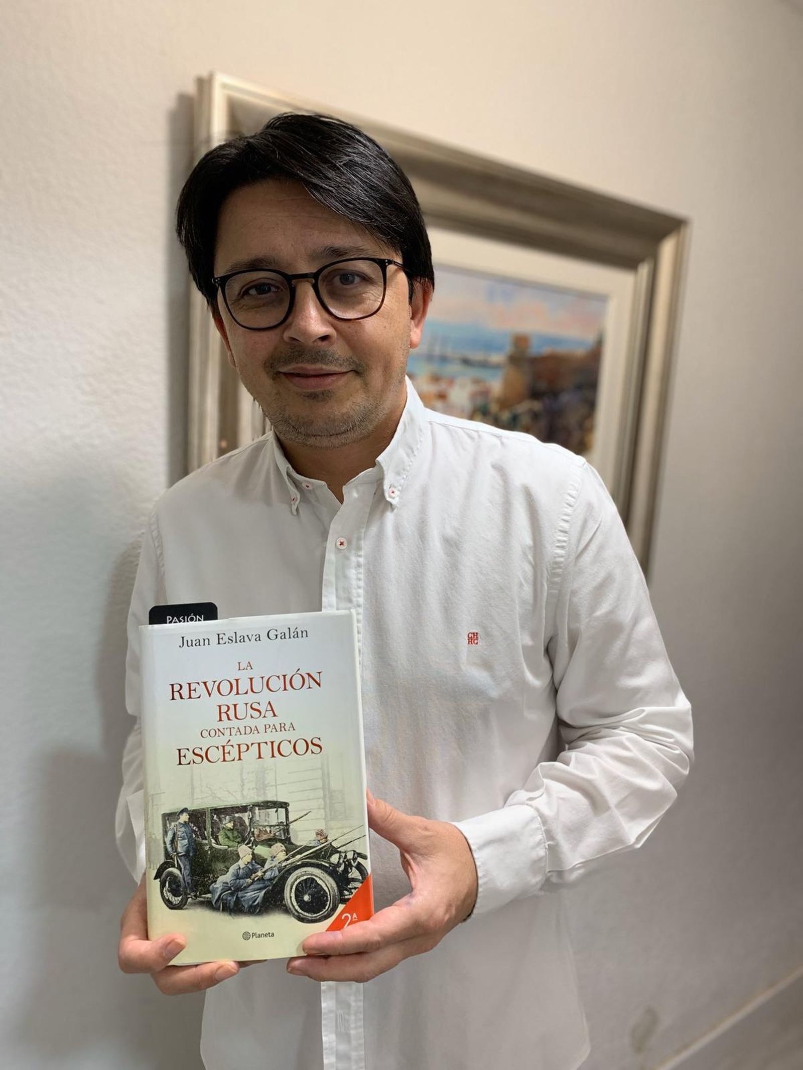 Manuel Guzman de la Roza. Diputado delegado del Área de Cultura y Cine de Almería. 'La revolución rusa contada por escépticos'. Juan Eslava Galán