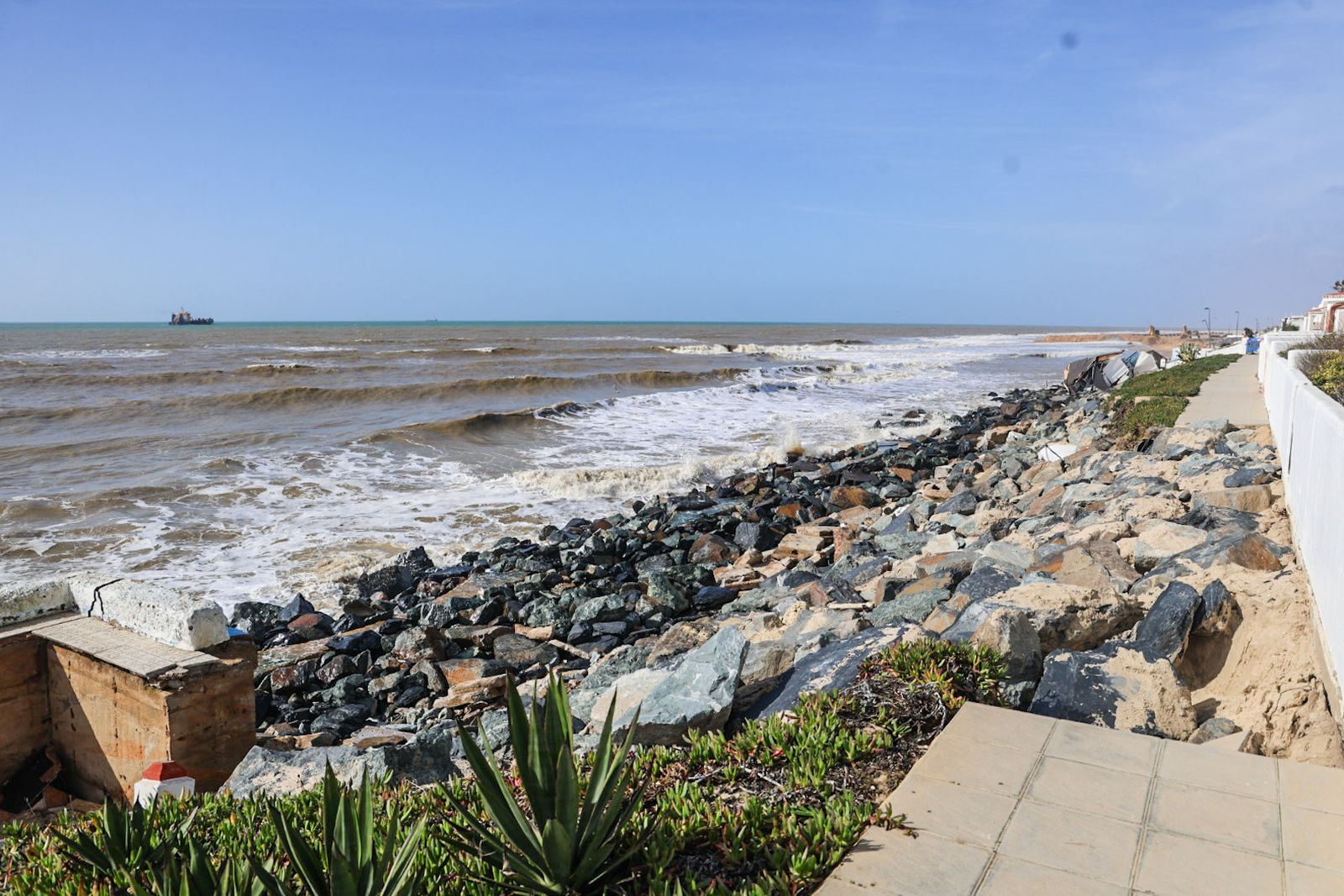 Fotografías del aporte de arena a la playa de Matalascañas