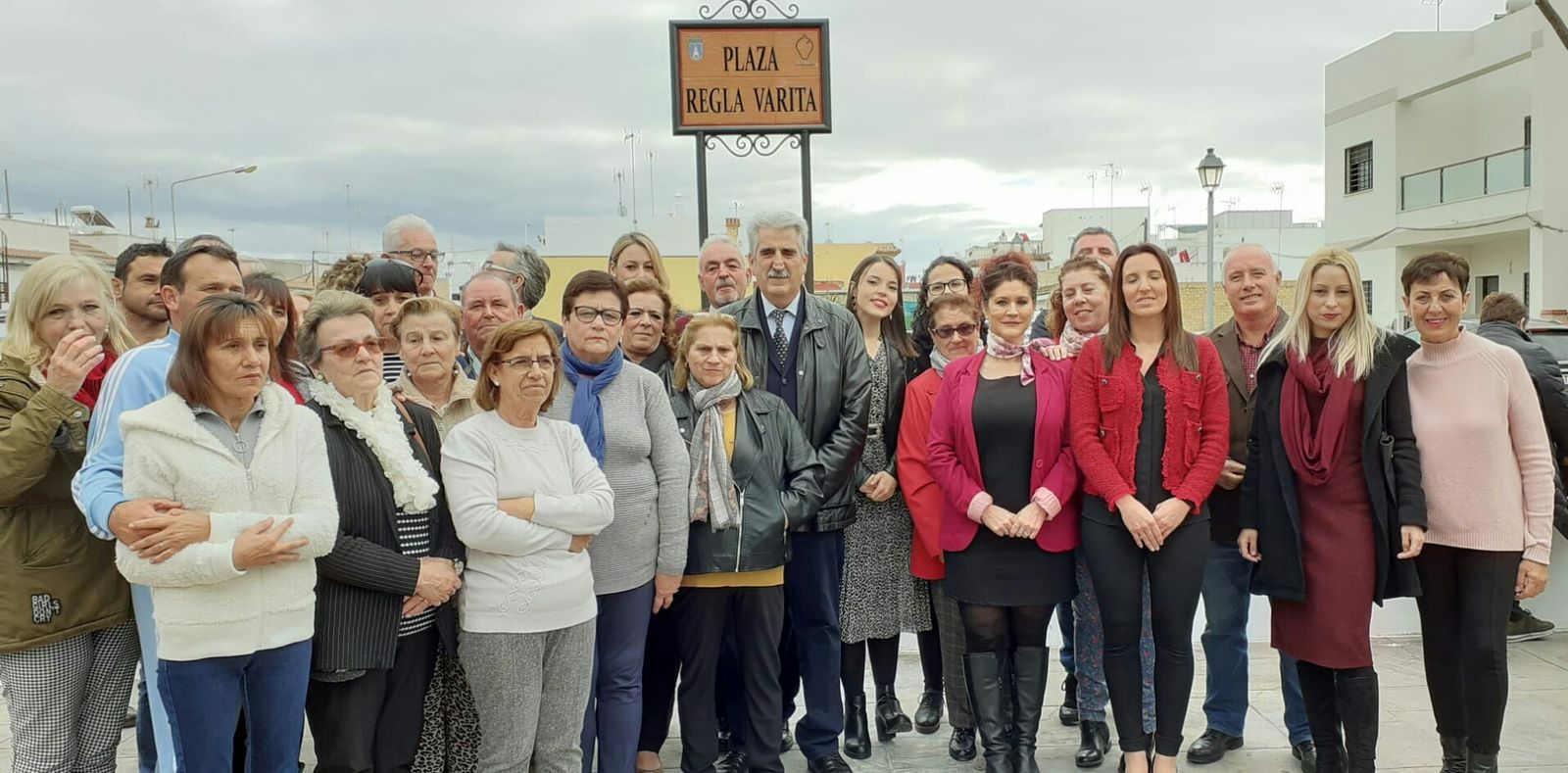 Regla Varita da nombre desde el pasado sábado a una plaza de la barriada La Alcancía.