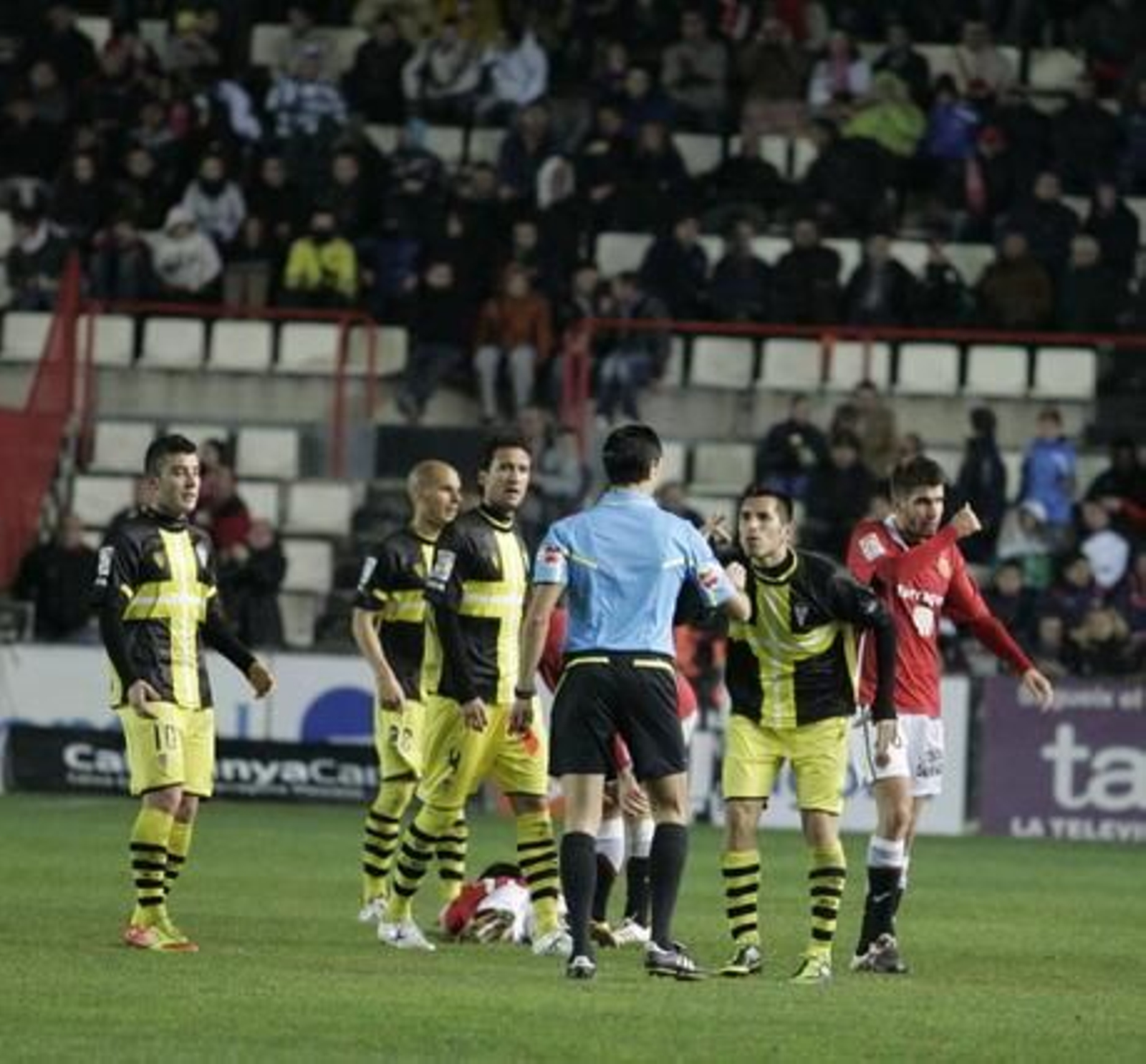 El Córdoba empata ante Tarragona pese a acabar con uno menos (0-0). / LOF