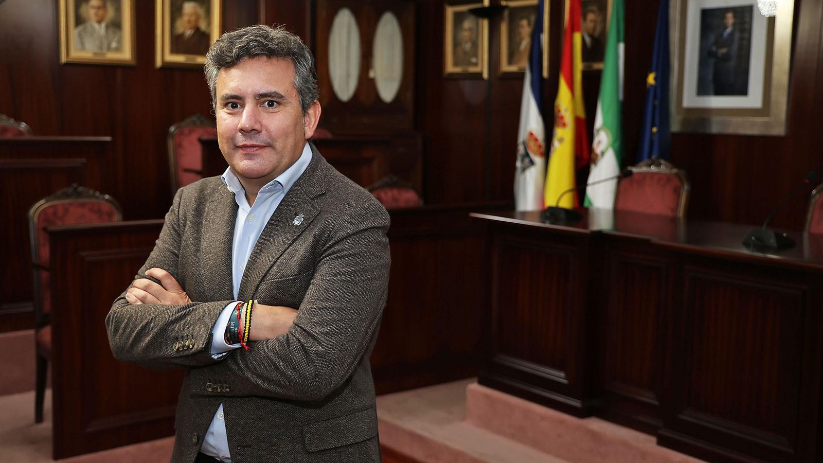 Adolfo Verano en el Salón de Plenos del Ayuntamiento de Lepe.