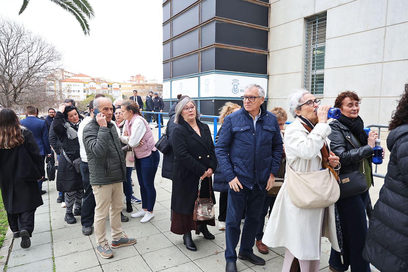 Fotografías del ambiente previo a la Misa funeral por las víctimas del accidente ferroviario