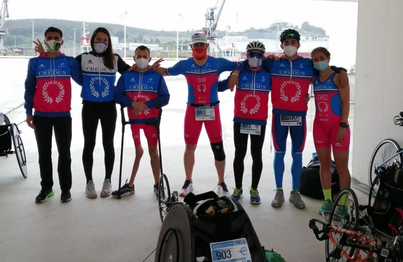 Los deportistas del CD Credus posan en Avilés.