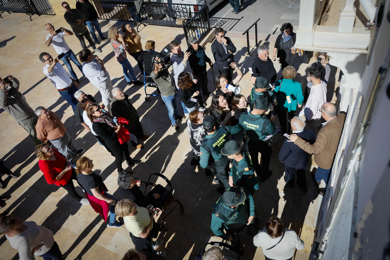 Imágenes de la moción de censura en Chercos