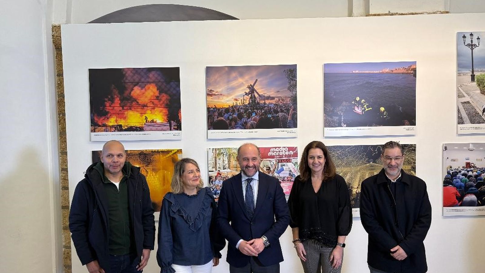 Miguel Gómez, Mabel  Caballero, Juan José Ortiz, Paula Conesa y Román Ríos durante la inauguración de la exposición.