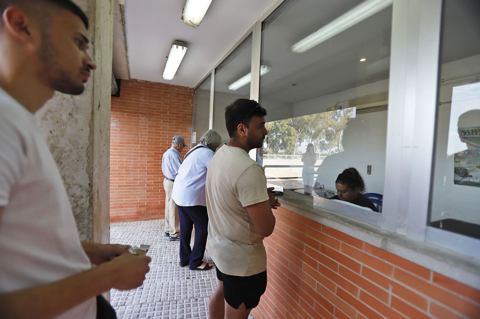 Largas colas en el Nuevo Colombino para las entradas del partido ante el Cacereño