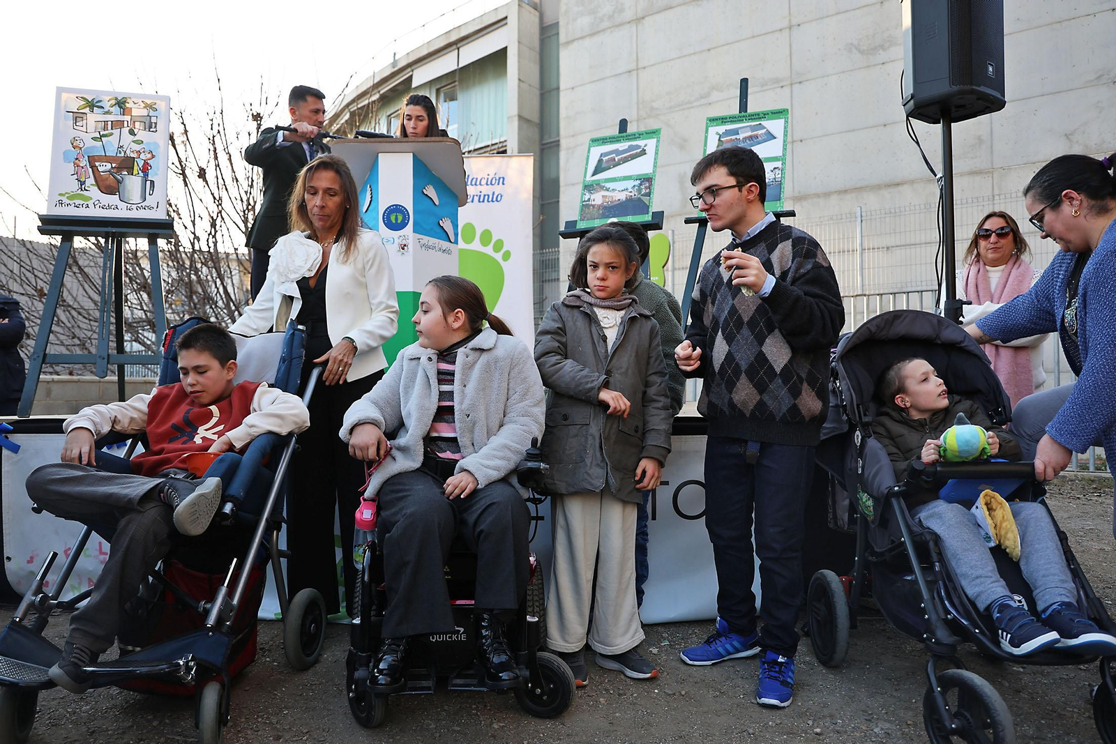 Imágenes del acto de colocación primera piedra del futuro Centro Polivalente de la Fundación Laberinto