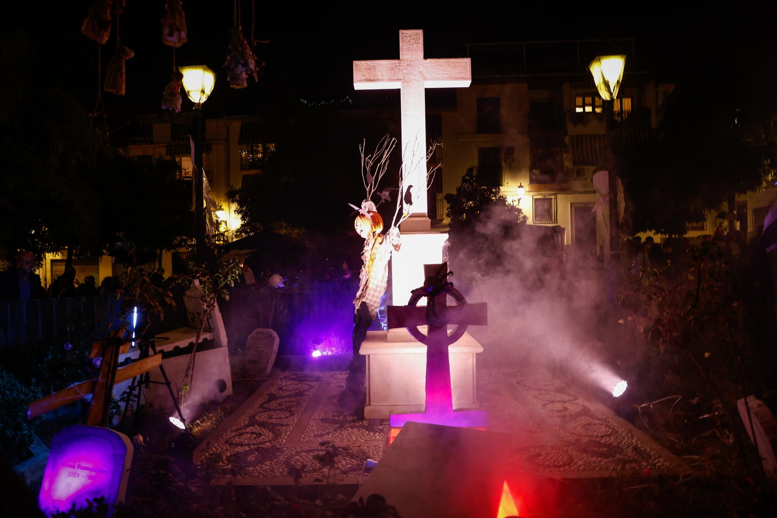 Granada se disfraza para vivir la noche mas terrorifica del año