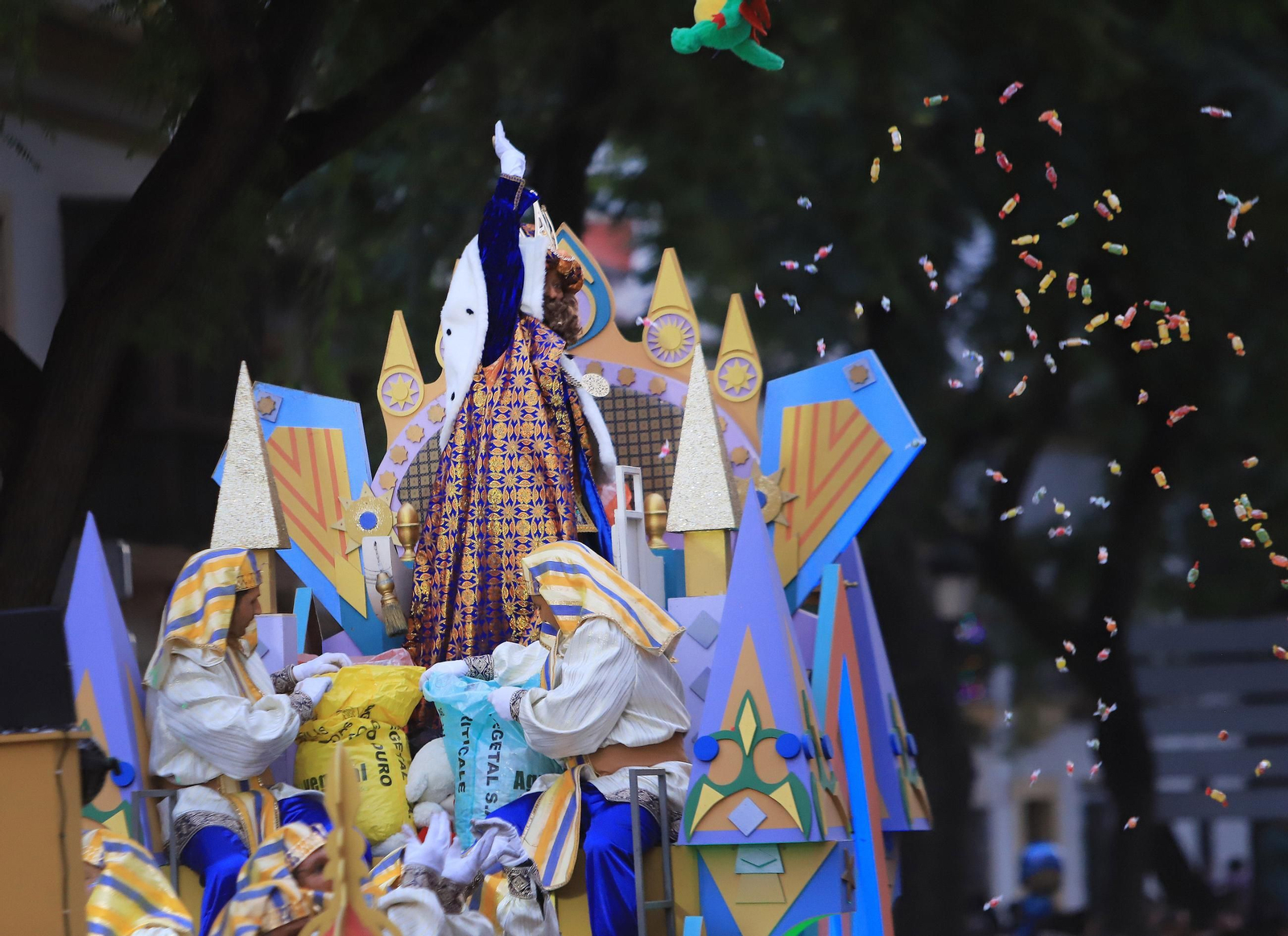 Imágenes de la Cabalgata de los Reyes Magos de Jerez 2025