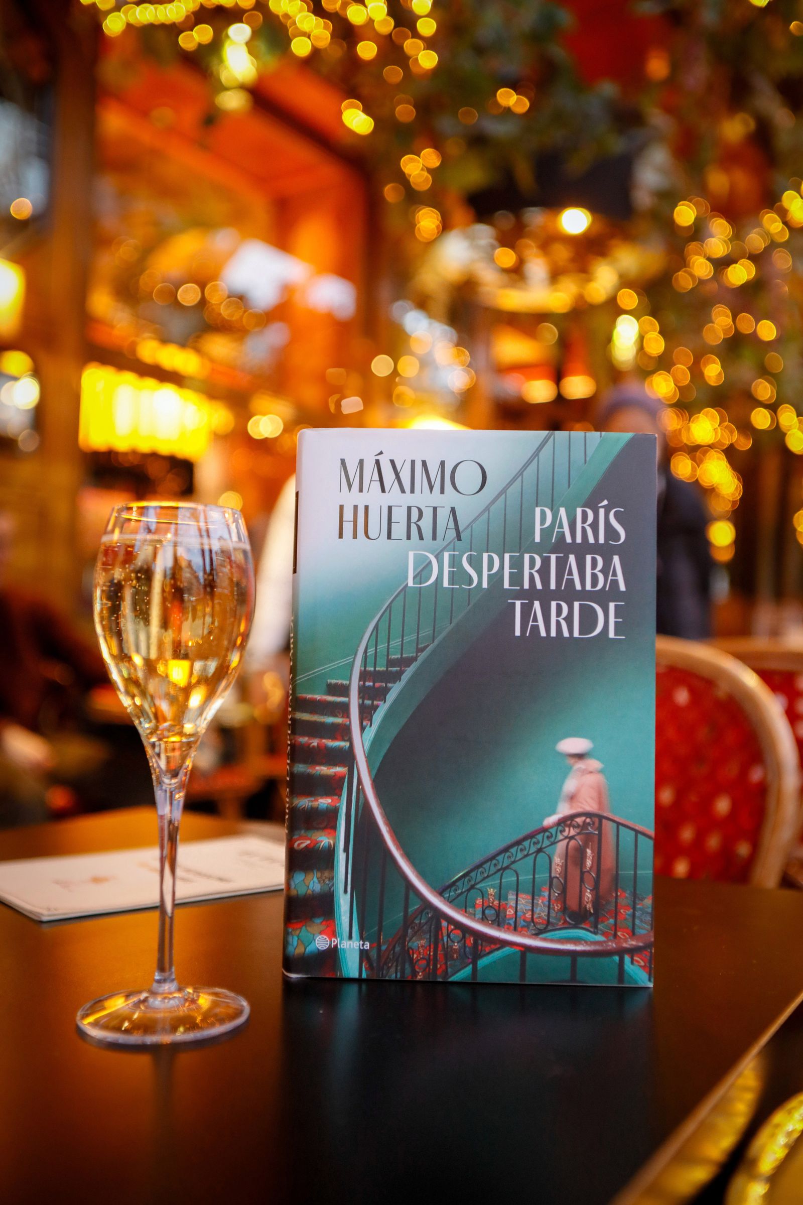 "París despertaba tarde" es la última novela de Máximo Huerta.