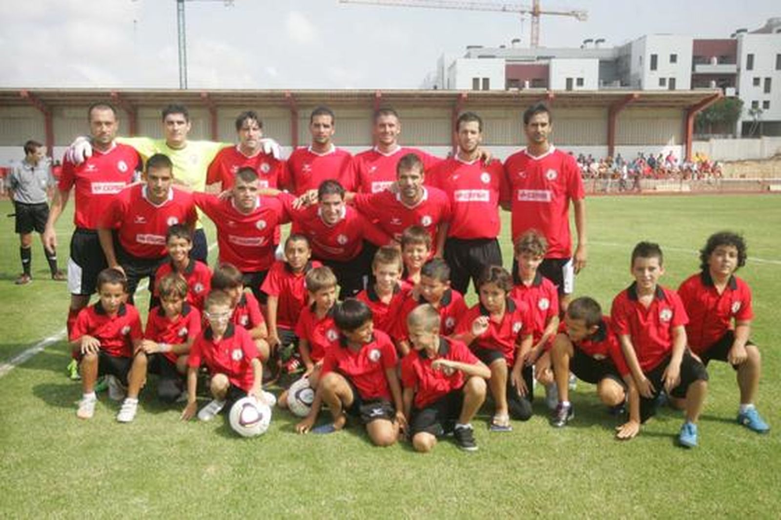 El San Roque desperdicia dos goles de ventaja ante el Pozoblanco y sufre, en su estreno como local, su primera bofetada de la temporada./Fotos: Quiñones

Foto: J.M.Q.