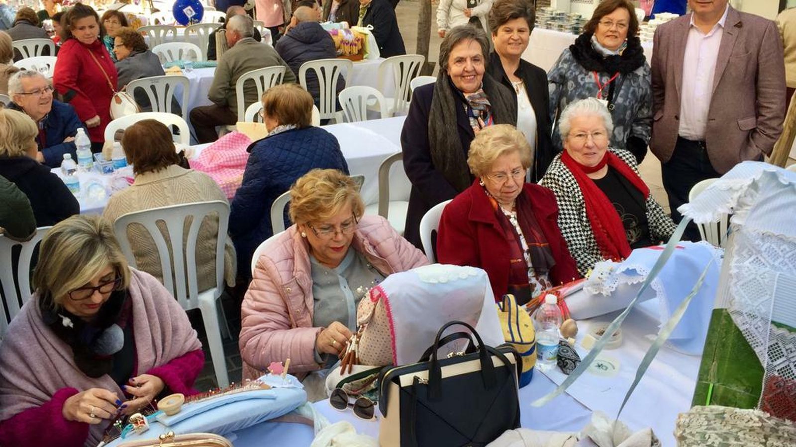 El alcalde de Puente Genil, Esteban Morales, visita el encuentro