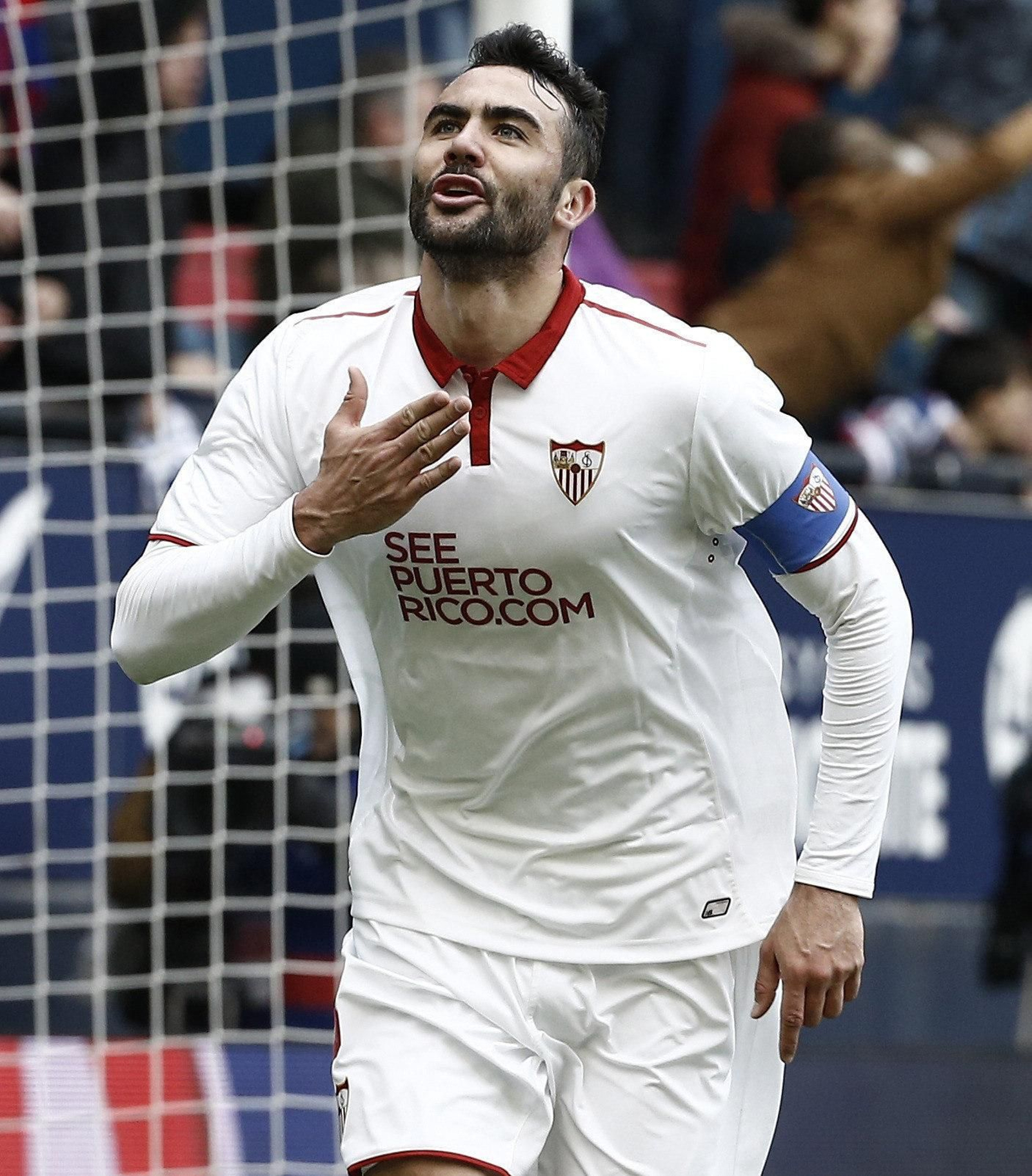 Vicente Iborra celebra uno de los goles anotados el pasado curso.